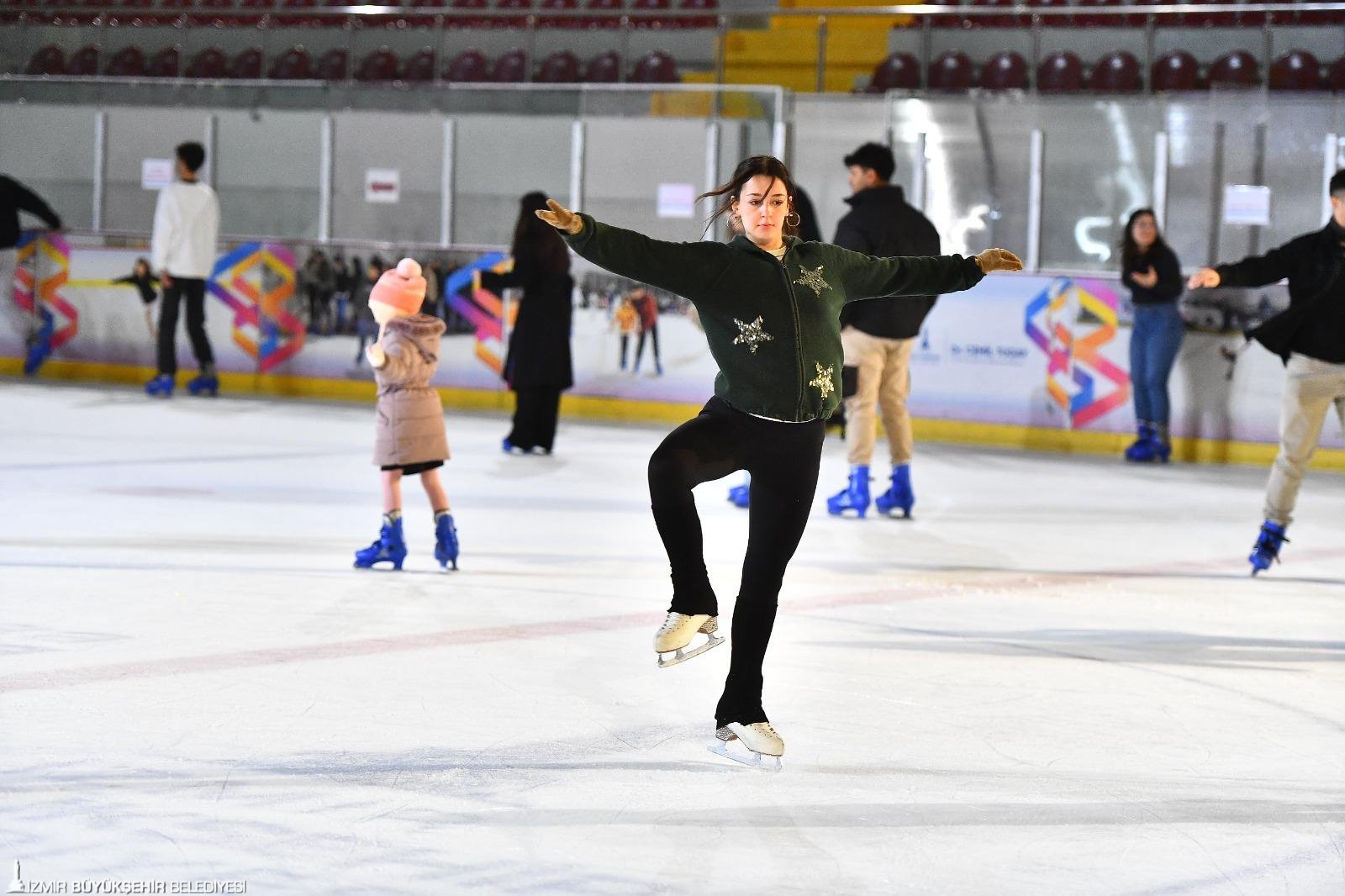 Ücretsiz Buz Pateni Dersi! İzmir Buz Sporları Salonu’nda Kayıtlar Başlıyor (3)