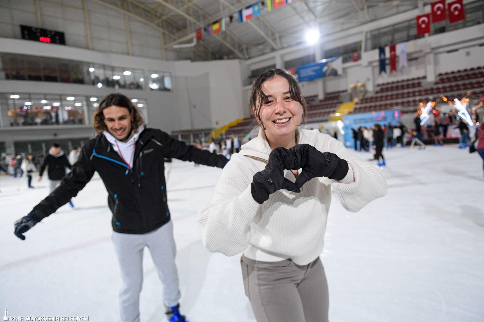 Ücretsiz Buz Pateni Dersi! İzmir Buz Sporları Salonu’nda Kayıtlar Başlıyor (8)
