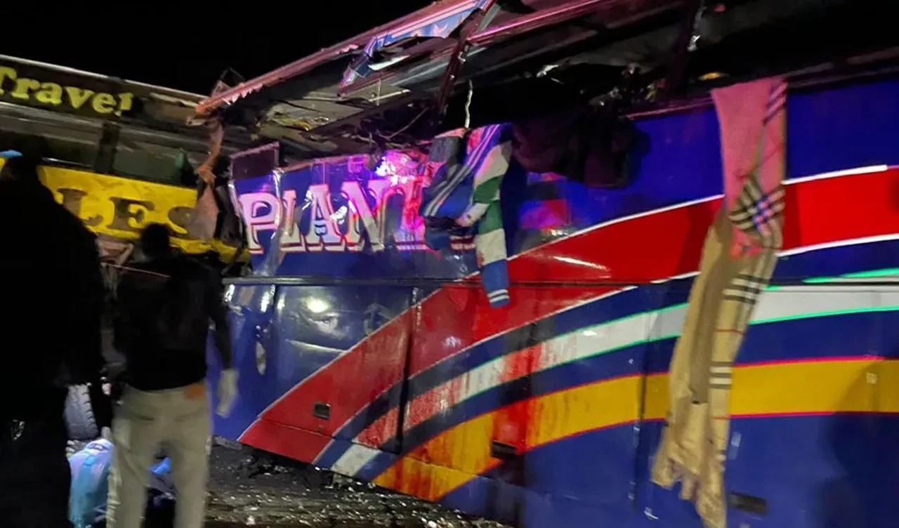 Ugandada Feci Kaza Iki Otobus Ka
