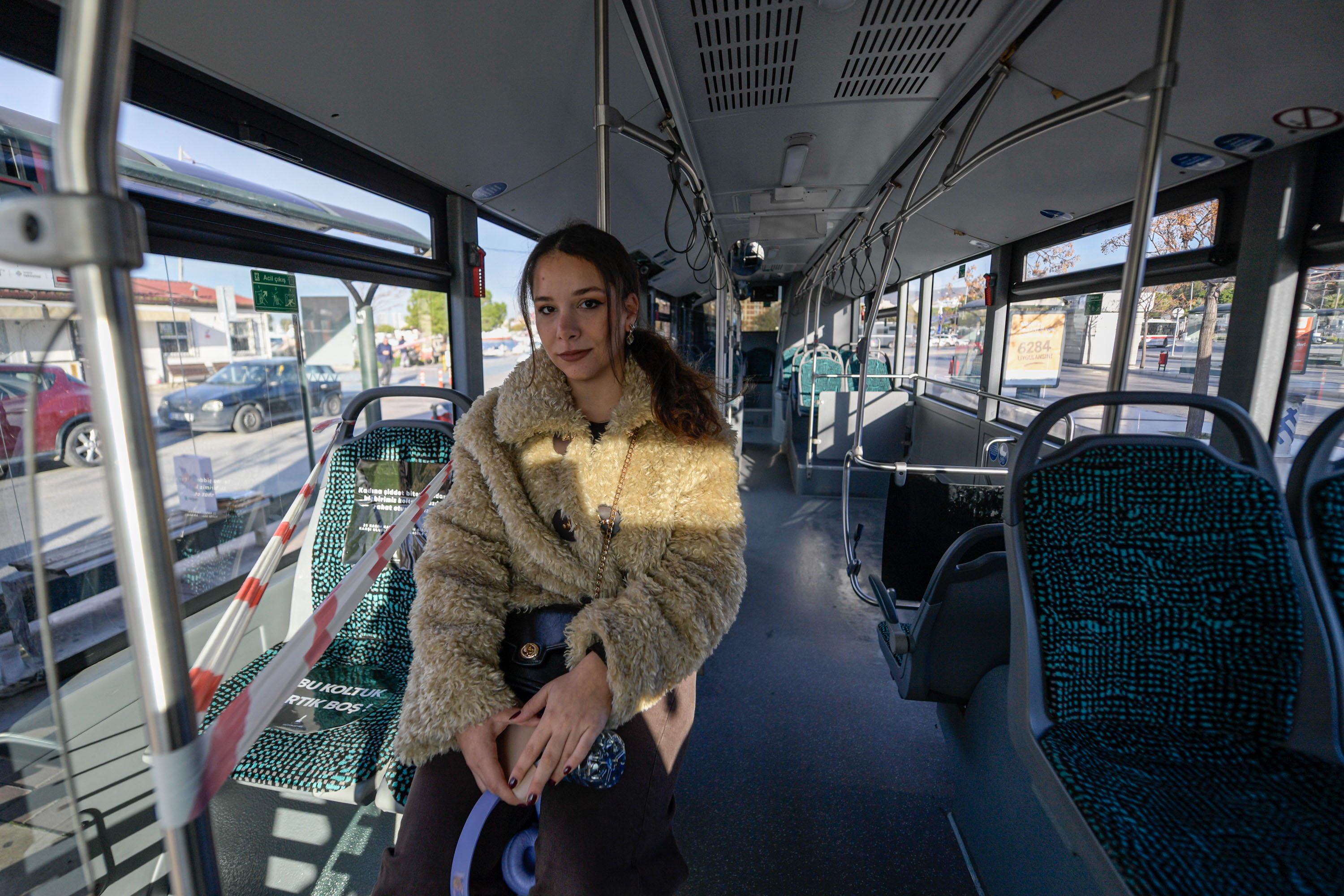 İzmir’de toplu taşımada boş koltuklar dikkat çekti! İşte nedeni