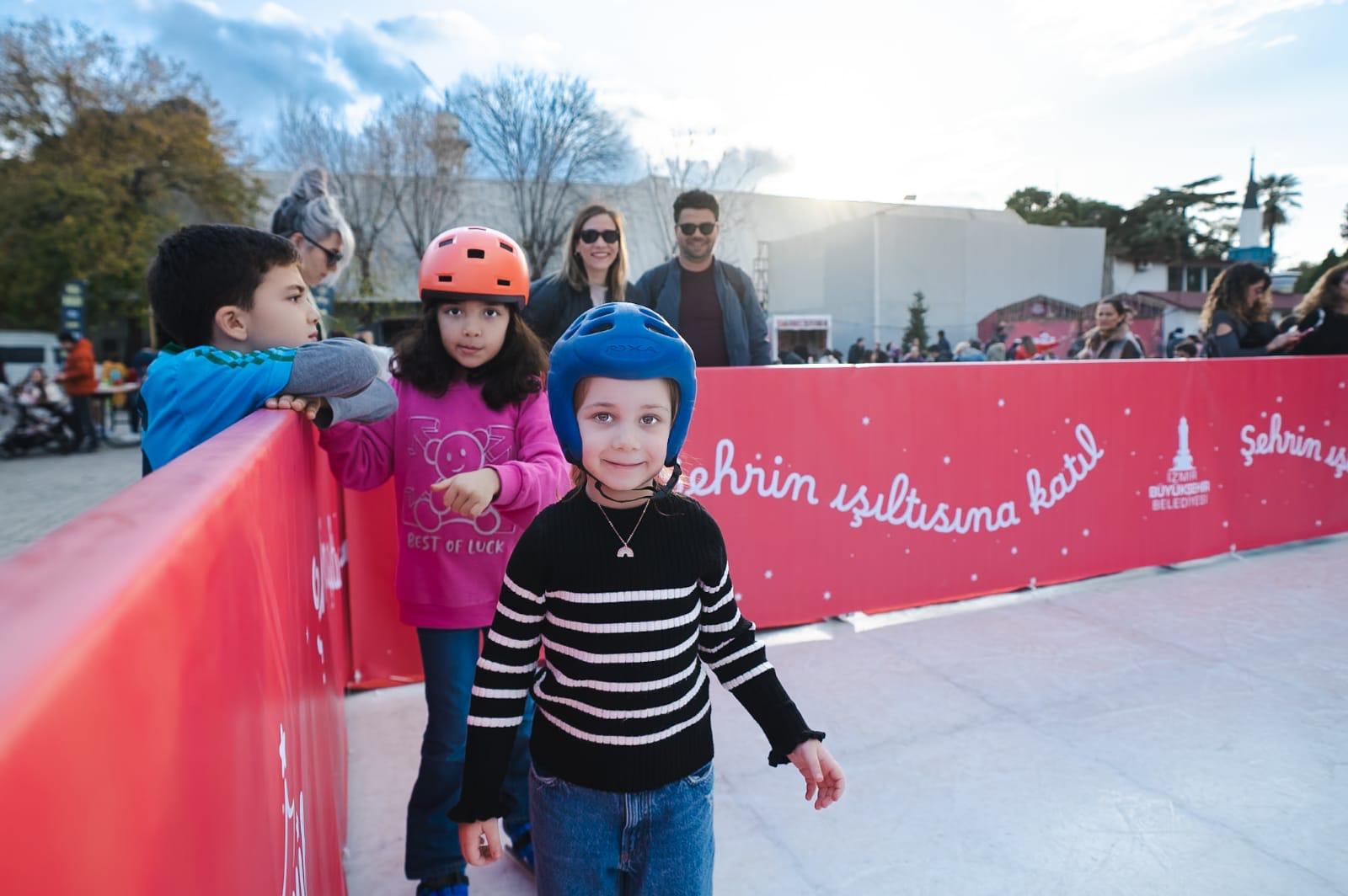 İzmir, yeni yılı rengarenk bir festivalle karşılıyor7
