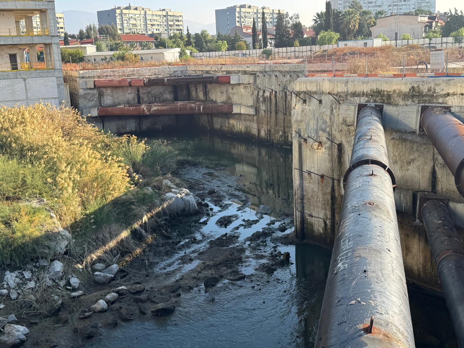 '3 Milyar Tl Çöpe Gitti' Ak Partili Yıldız Opera Binası’nı Görüntüledi (2)
