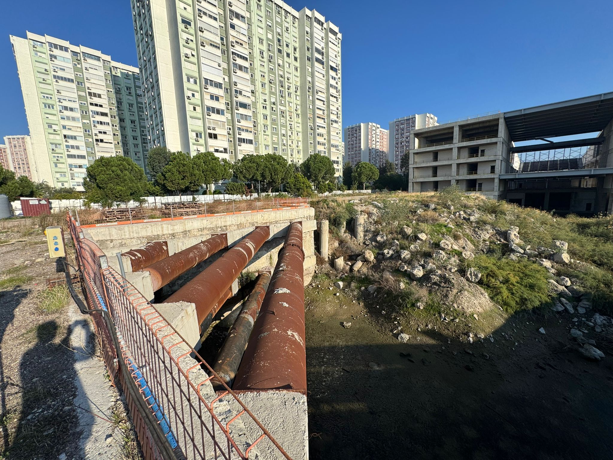 '3 Milyar Tl Çöpe Gitti' Ak Partili Yıldız Opera Binası’nı Görüntüledi (4)