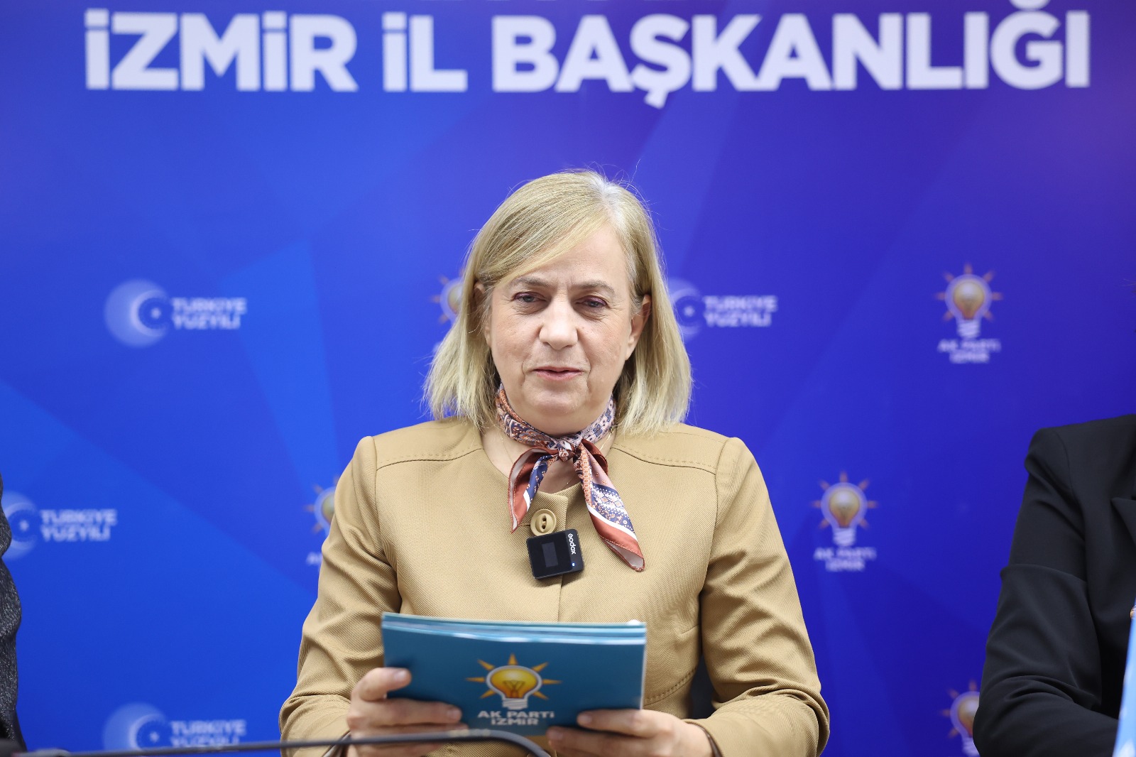 Ak Kadın İzmir’den 25 Kasım Mesajı 'Şiddet Insanlık Suçudur'