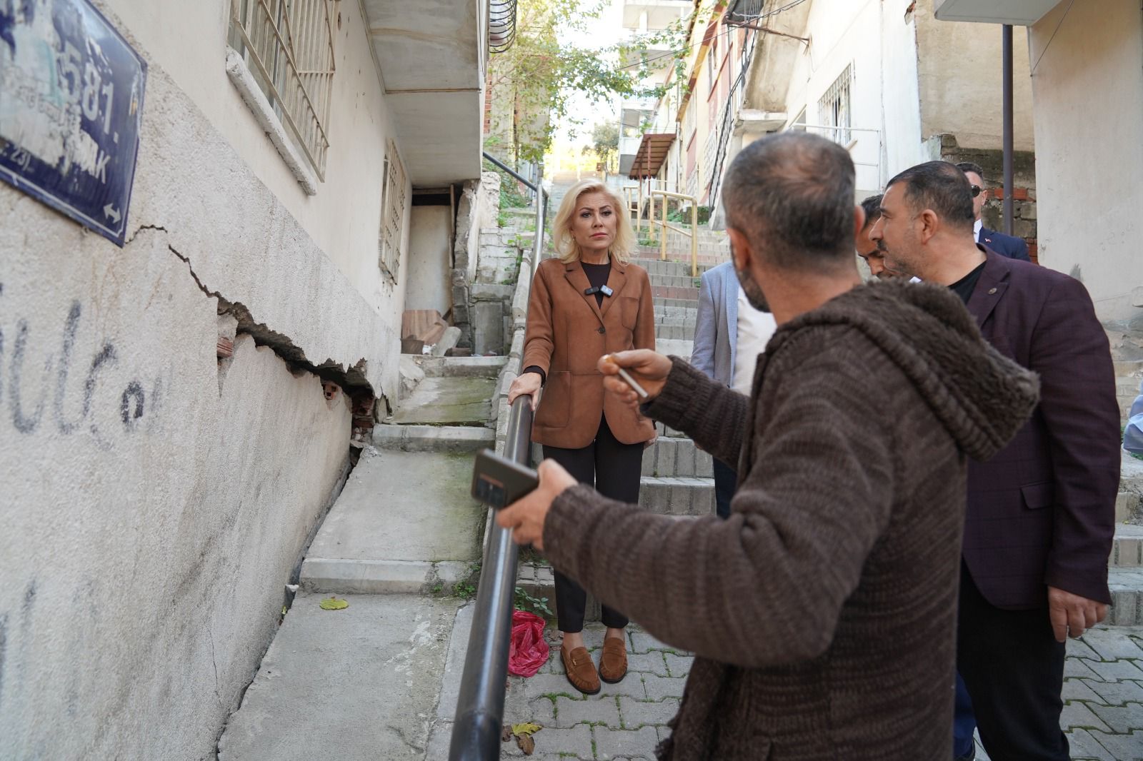 Ak Partili Bursalı'dan İzmir Büyükşehir'e Sert Uyarı 'Atamer Mahallesi Çöküyor' (5)