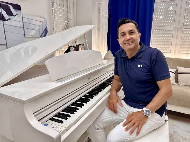 Alaçatı’nın Rüzgarı Ve Taş Sokakları, Şarkıya Dönüştü (1)