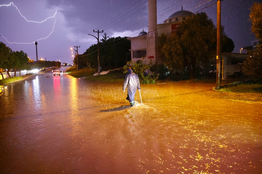 Alarm Verildi Çeşme’de Rekor Yağışa Seferberlik Yanıtı (3)