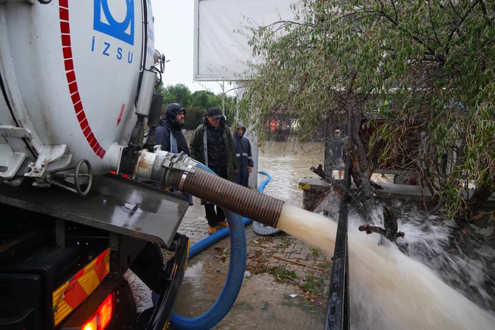 Alarm Verildi Çeşme’de Rekor Yağışa Seferberlik Yanıtı (4)
