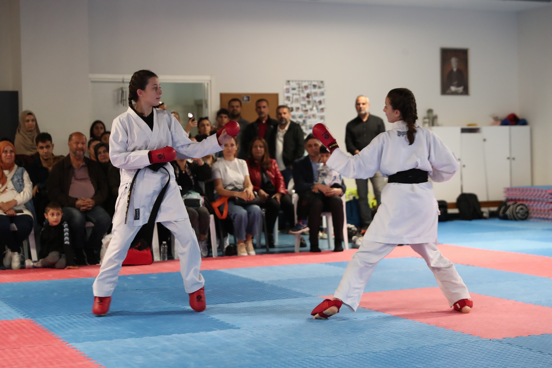Aliağa Gençlik Merkezi Karate Kursu’nda 75 Sporcu Kuşak Atladı (6)