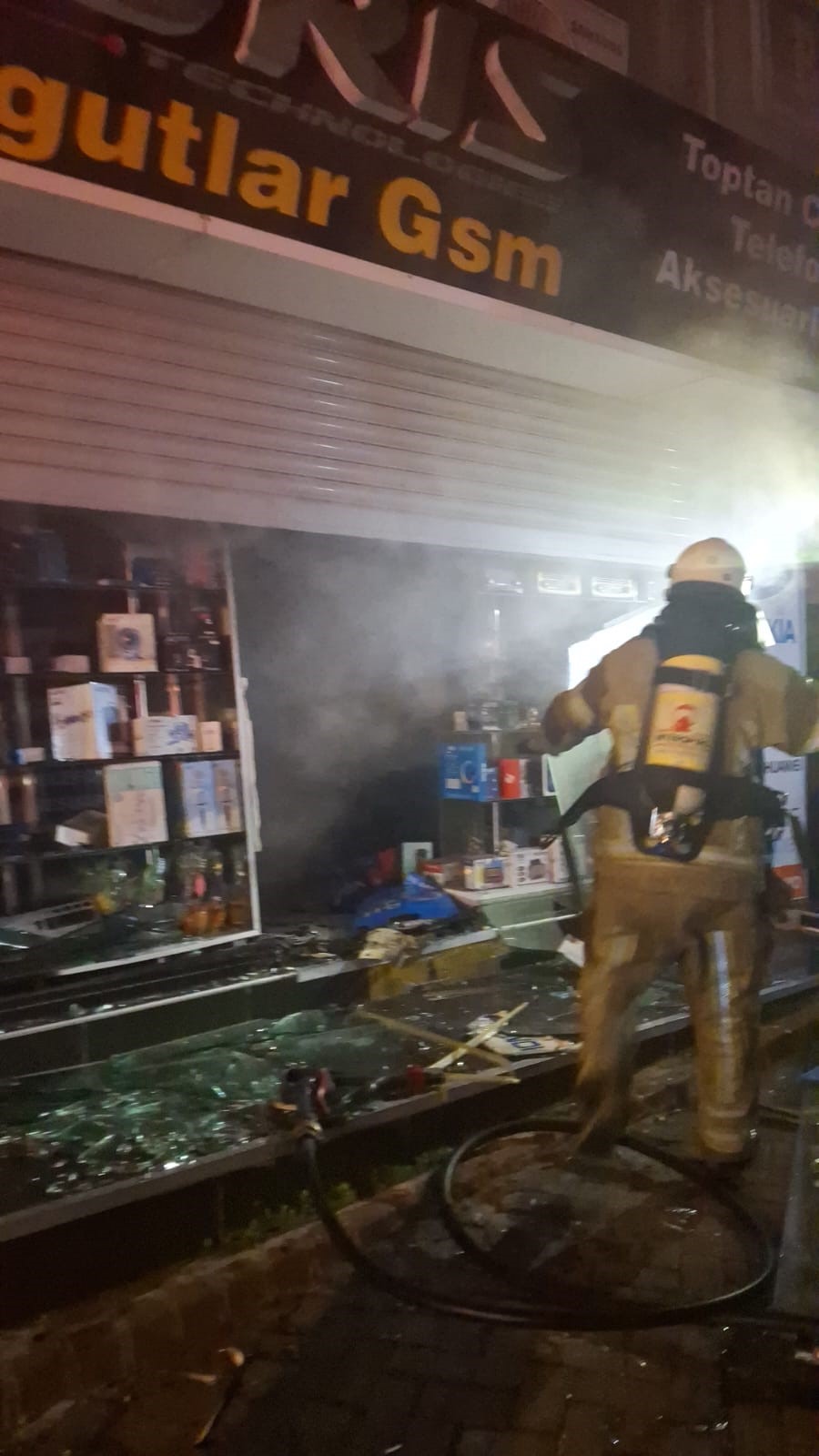 Aliağa’da Alevler Yükseldi! İş Yeri Küle Döndü (3)