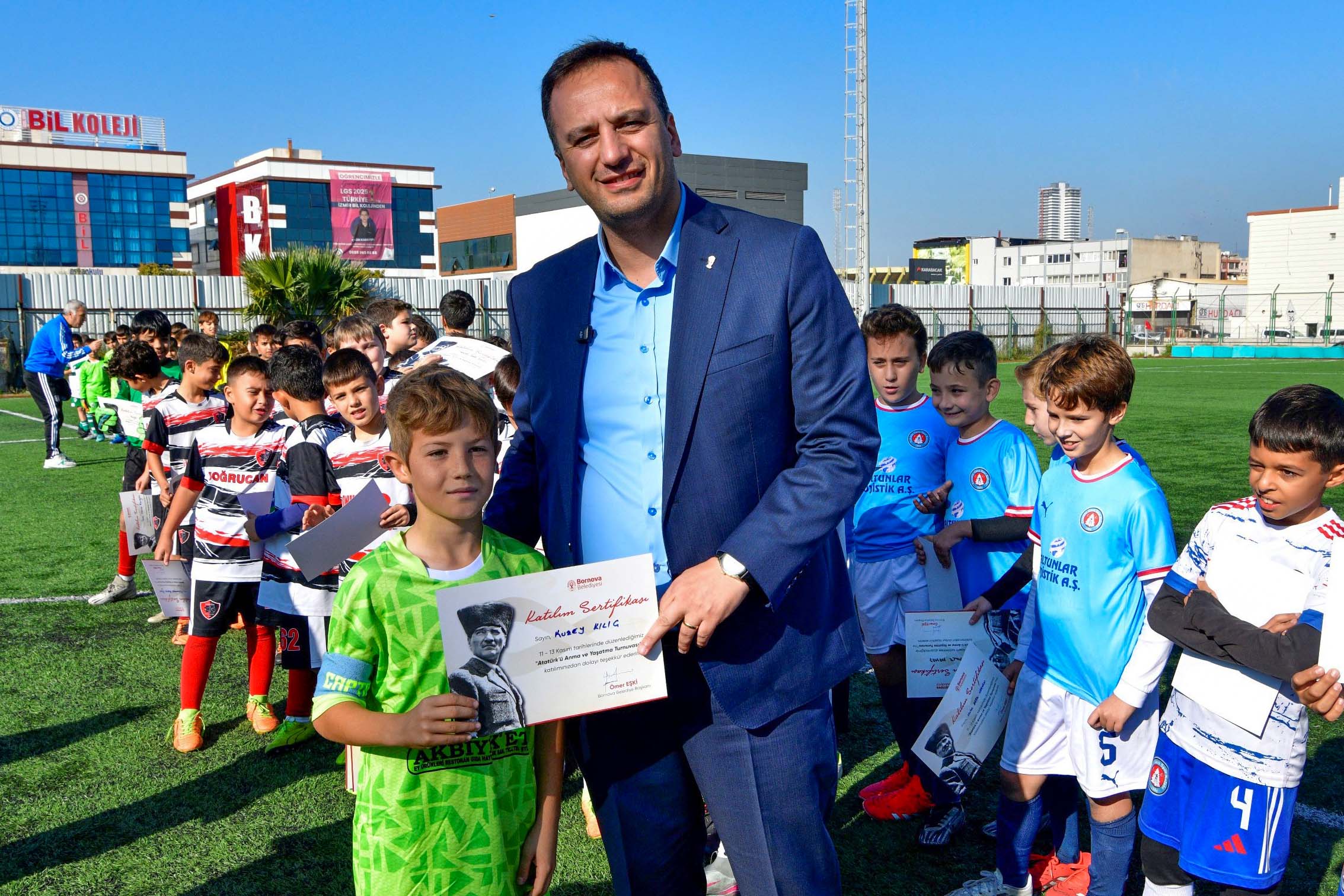 Atatürk, Bornova’daki Özel Turnuva Ile Anıldı Minikler 10 Kasım Için Sahaya Çıktı (1)