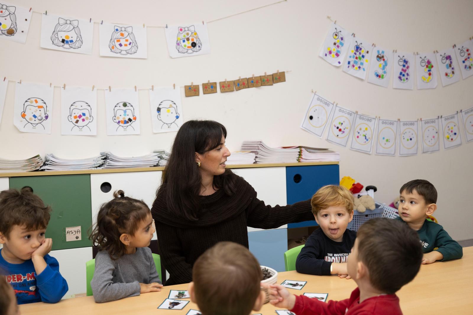 Başak Köse, 4 Yaşındayken Eğitim Aldığı İzmir’deki Anaokuluna 25 Yıl Sonra Öğretmen Olarak Geri Döndü (8)