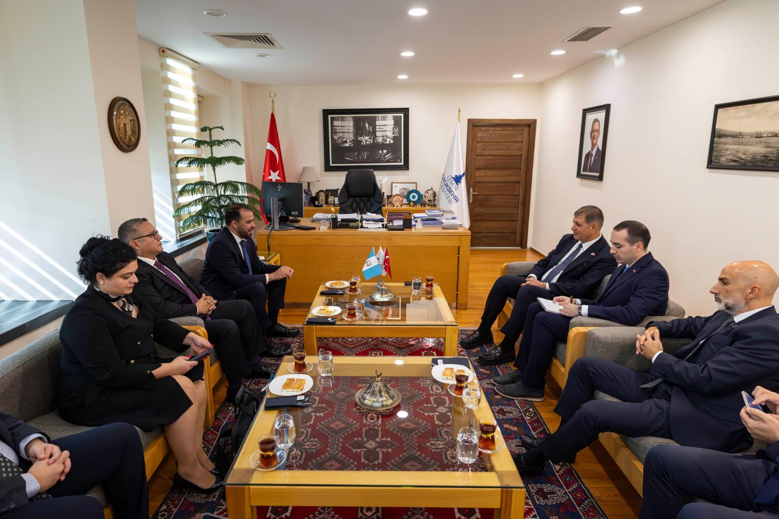 Başkan Tugay, Guatemala Büyükelçisi Recinos’u Ağırladı (2)