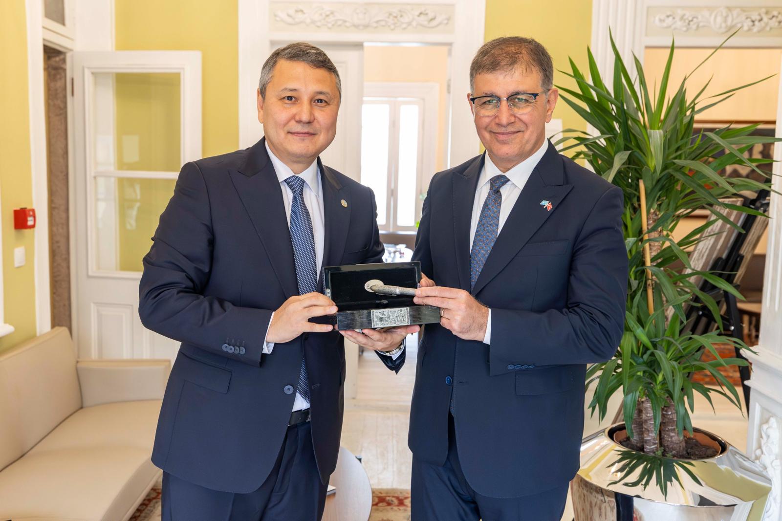 Başkan Tugay, Kazakistan Heyetini Ay Yıldızlı Konak’ta Ağırladı (2)