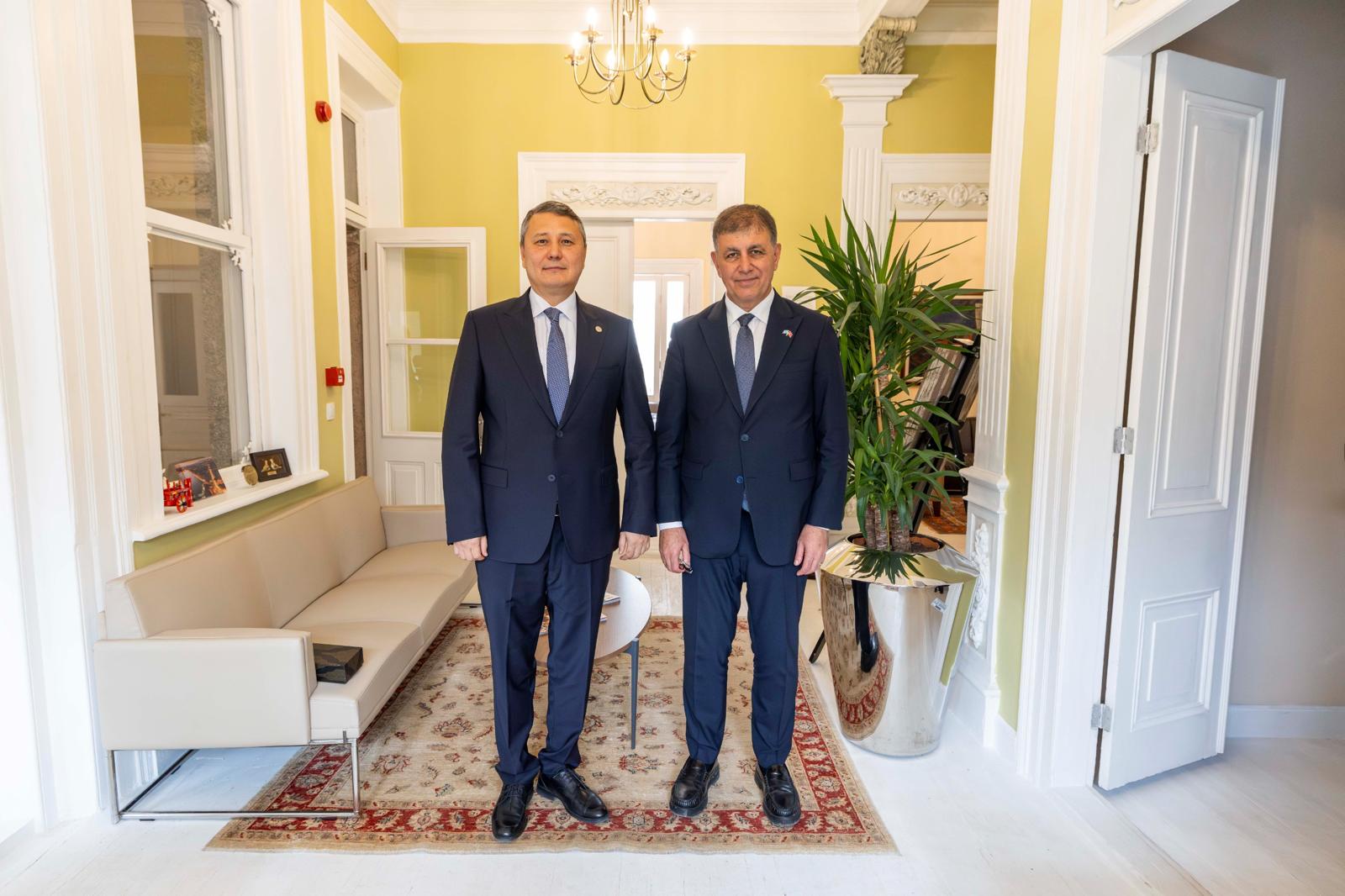 Başkan Tugay, Kazakistan Heyetini Ay Yıldızlı Konak’ta Ağırladı (4)