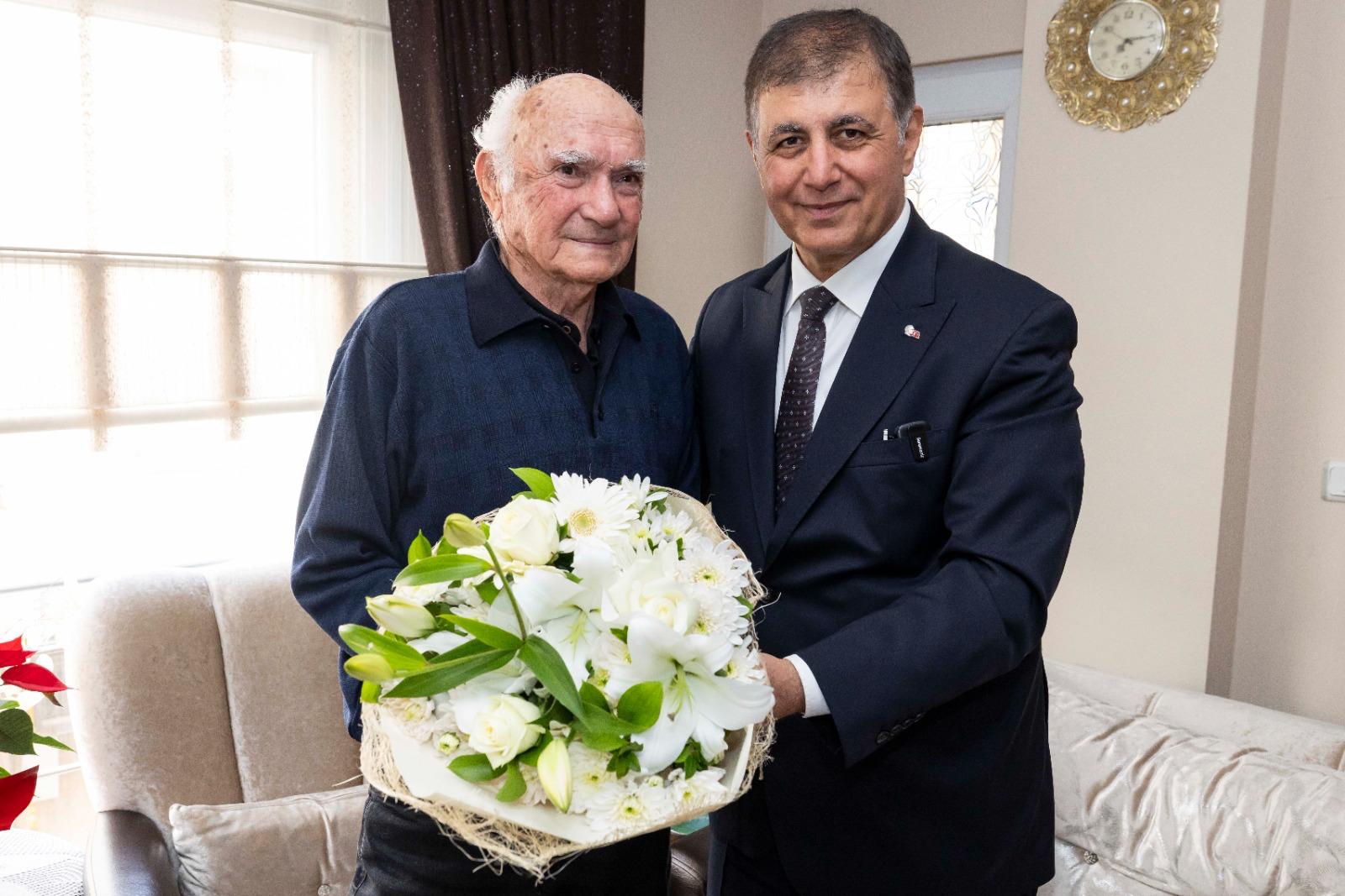 Başkan Tugay’dan 24 Kasım’da Duygulandıran Ziyaret (4)