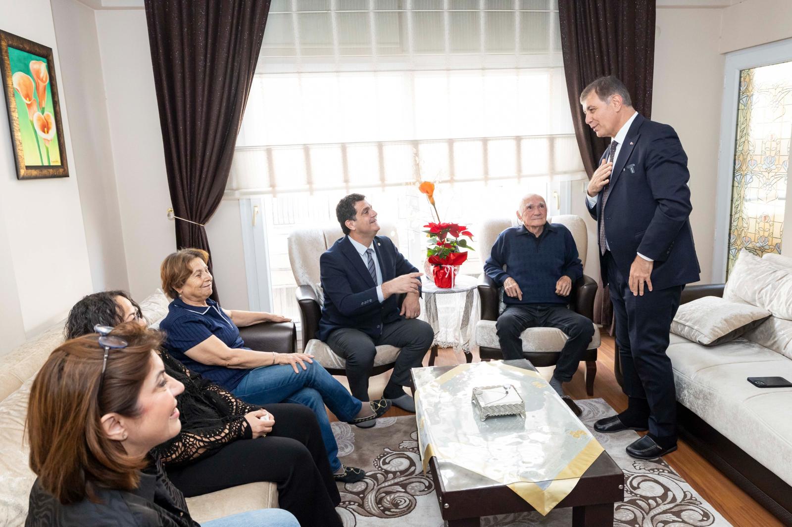 Başkan Tugay’dan 24 Kasım’da Duygulandıran Ziyaret (5)