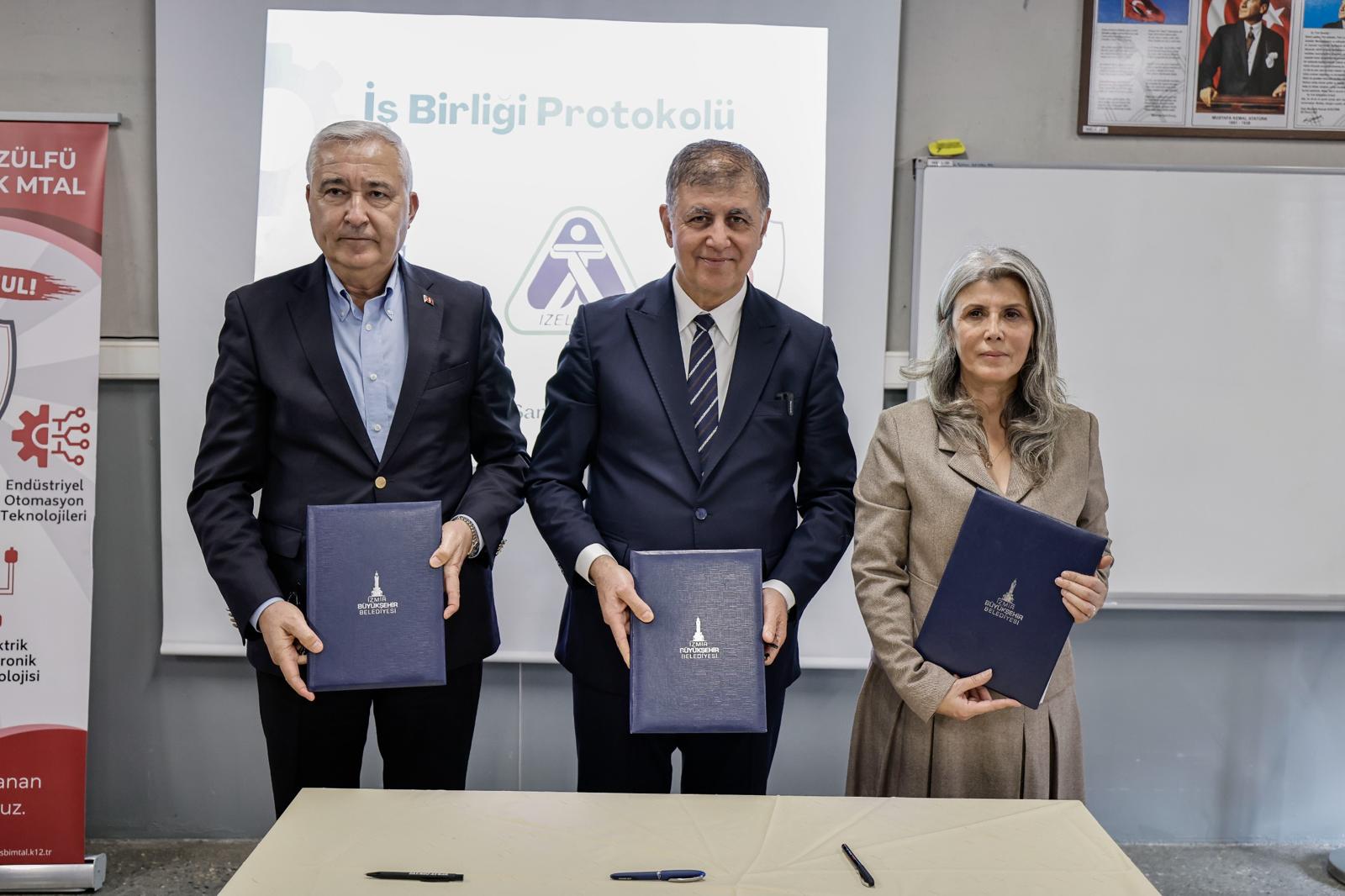 Başkan Tugay’dan Türkiye’ye Örnek Olacak Eğitim Hamlesi (10)