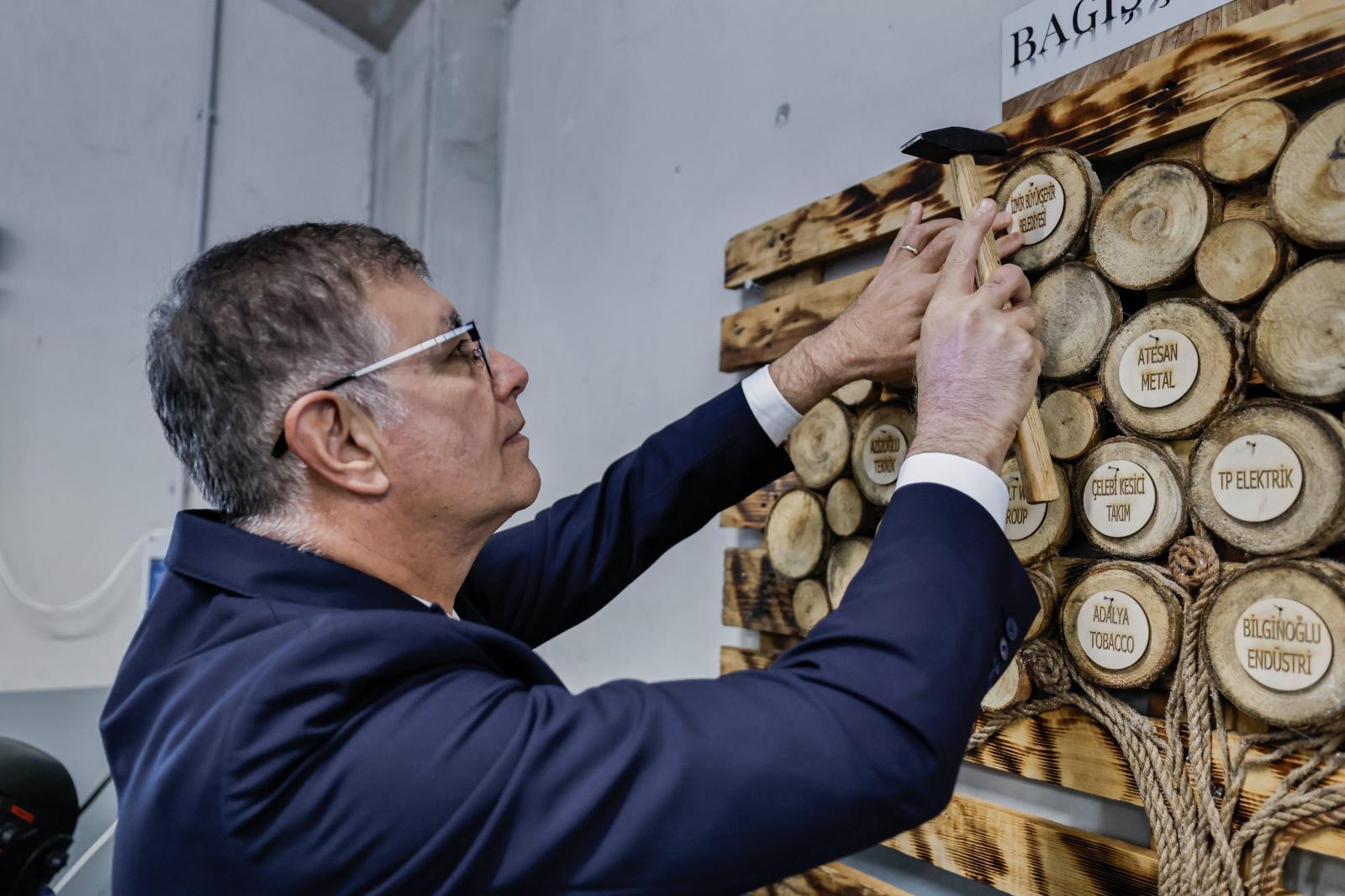 Başkan Tugay’dan Türkiye’ye Örnek Olacak Eğitim Hamlesi (8)