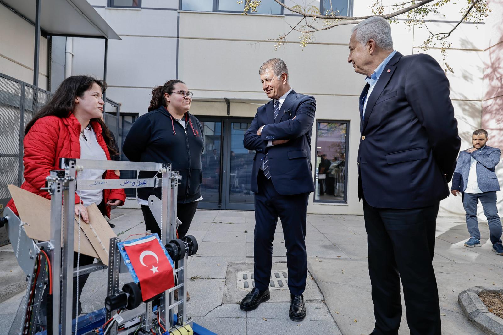 Başkan Tugay’dan Türkiye’ye Örnek Olacak Eğitim Hamlesi (9)