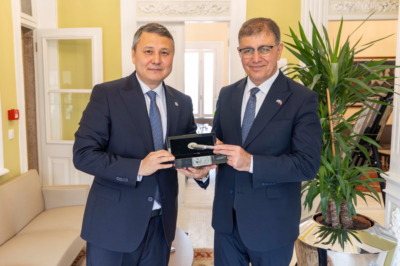 Başkan Tugay’ın Yeni Adresi Neden Ay Yıldızlı Konak Oldu (3)