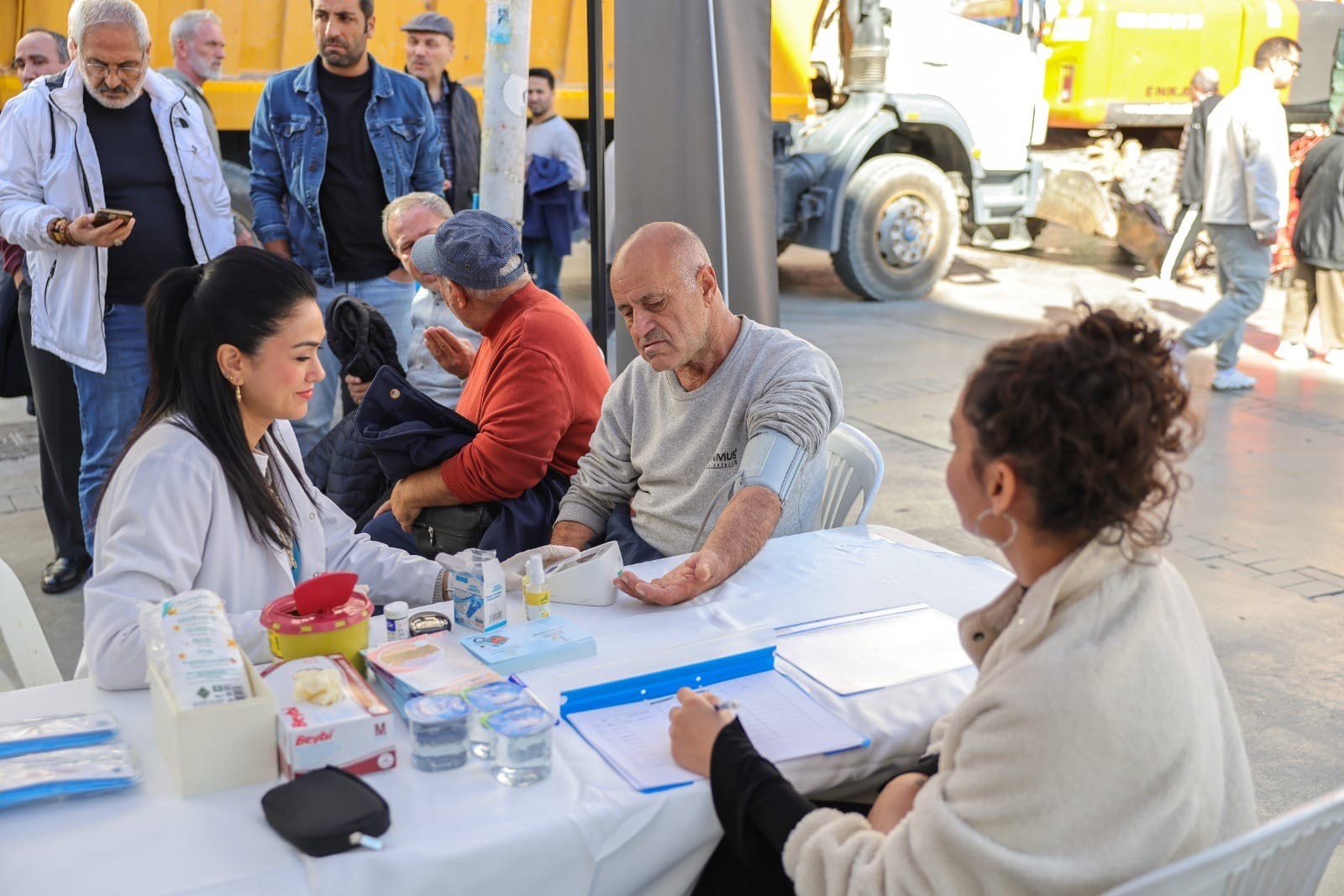 Bayraklı’da Ücretsiz Diyabet Ve Tansiyon Ölçümü (1)