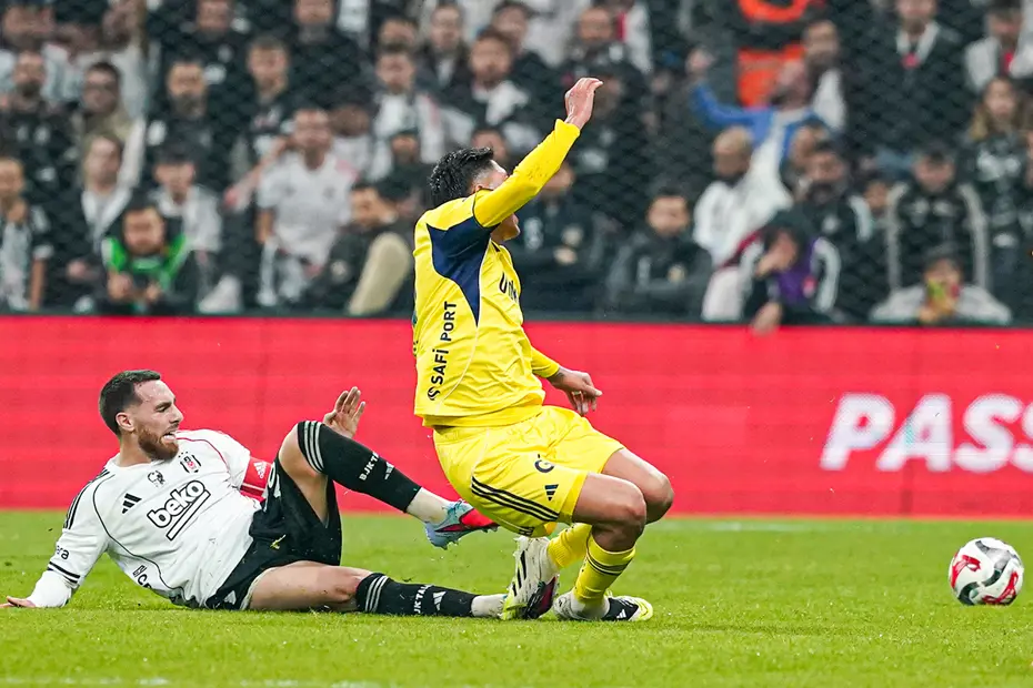 Beşiktaş'ta Orkun Kökçü Kırmızı Kart Sonrası Helallik Istedi (1)