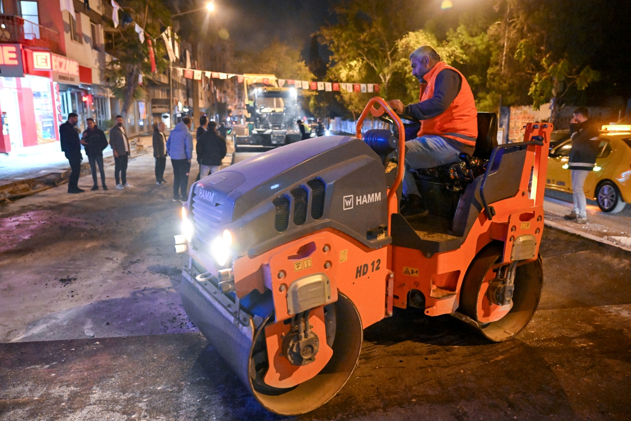 Bornova’da Gece Yarısı Hummalı Çalışma O Cadde Bambaşka Olacak! (4)