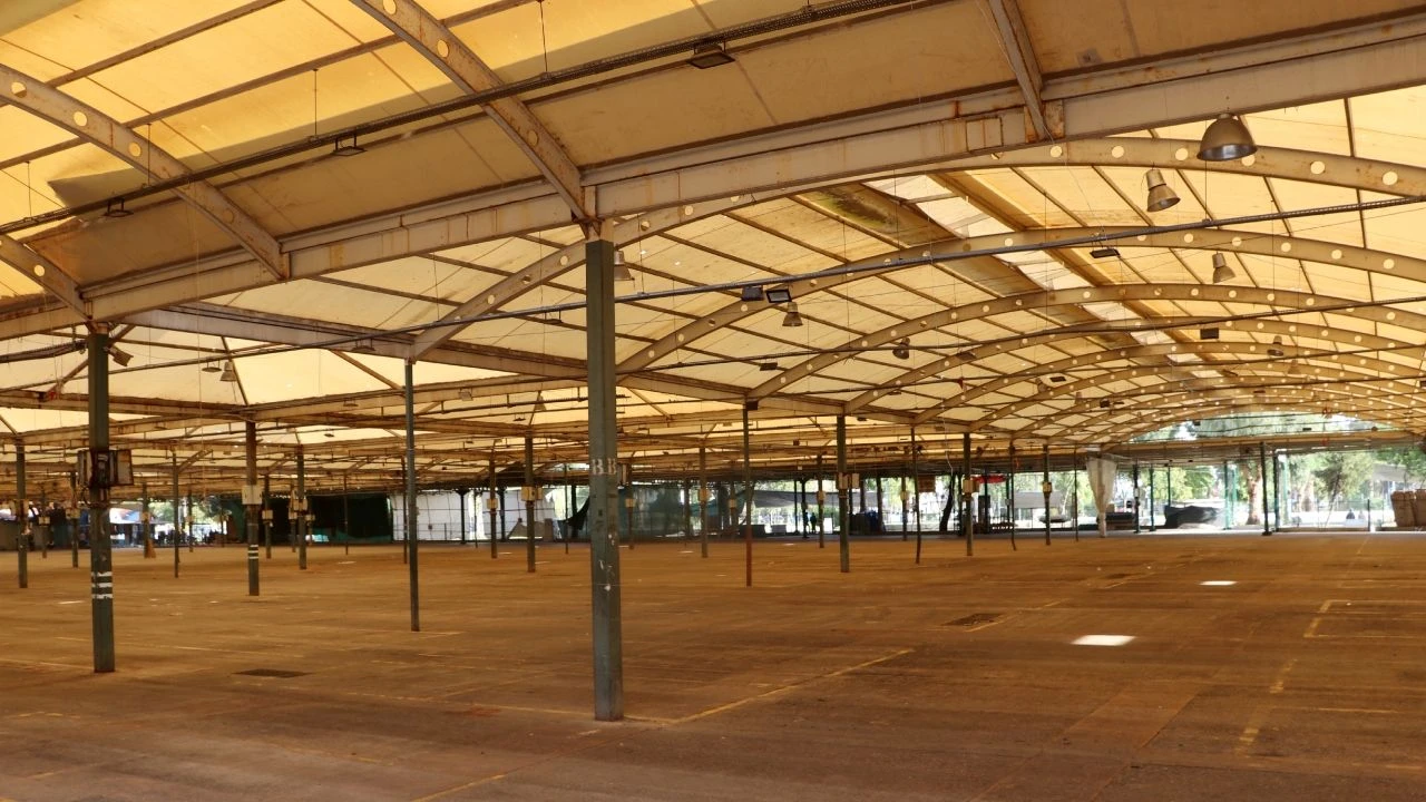 Bostanlı Pazarı Kapandı! Esnaf Isyan Etti, Belediyeden Açıklama Geldi-1