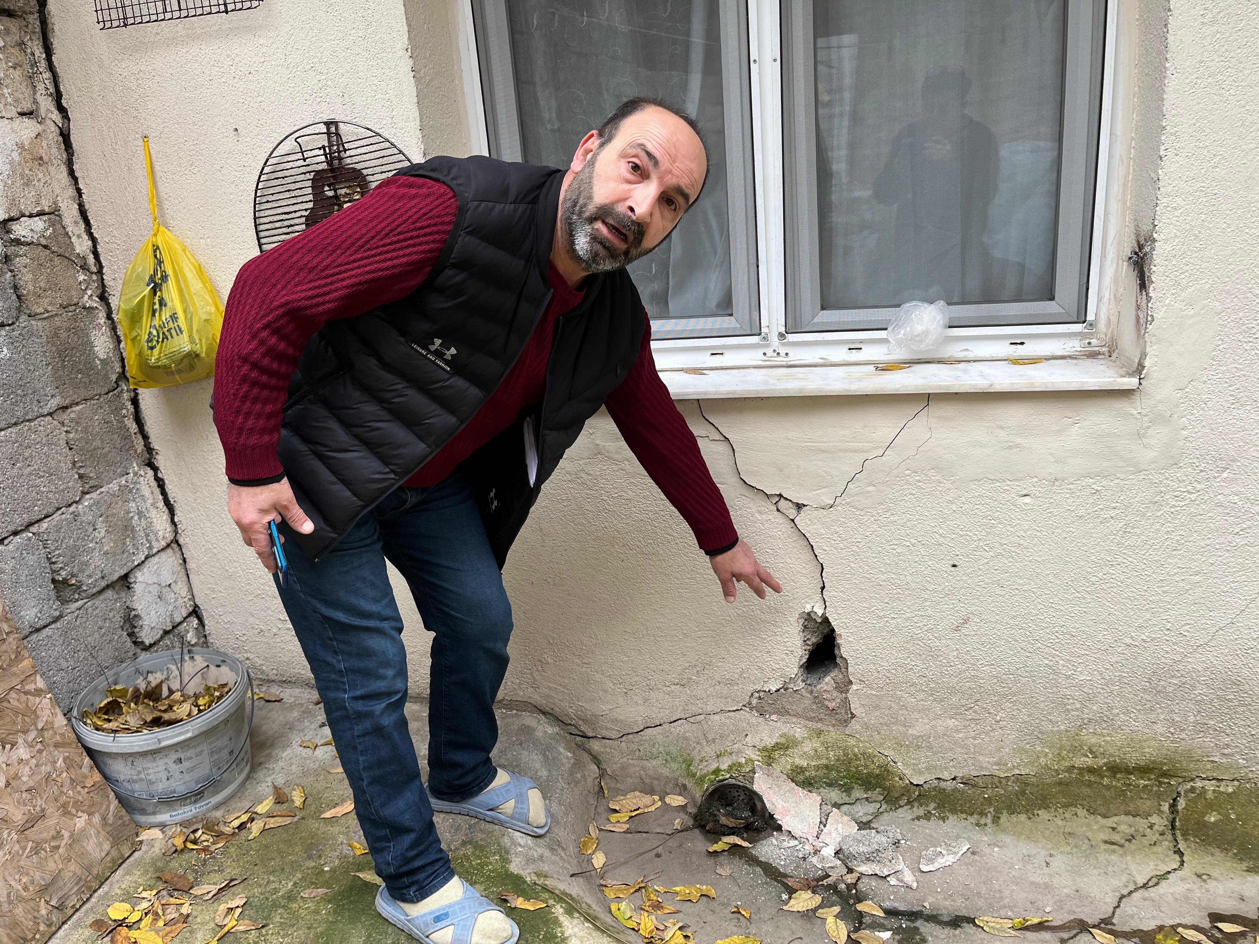 Buca Onat Tüneli’nde Çatlak Paniği Mahalle Geceyi Sokakta Geçirdi (10)