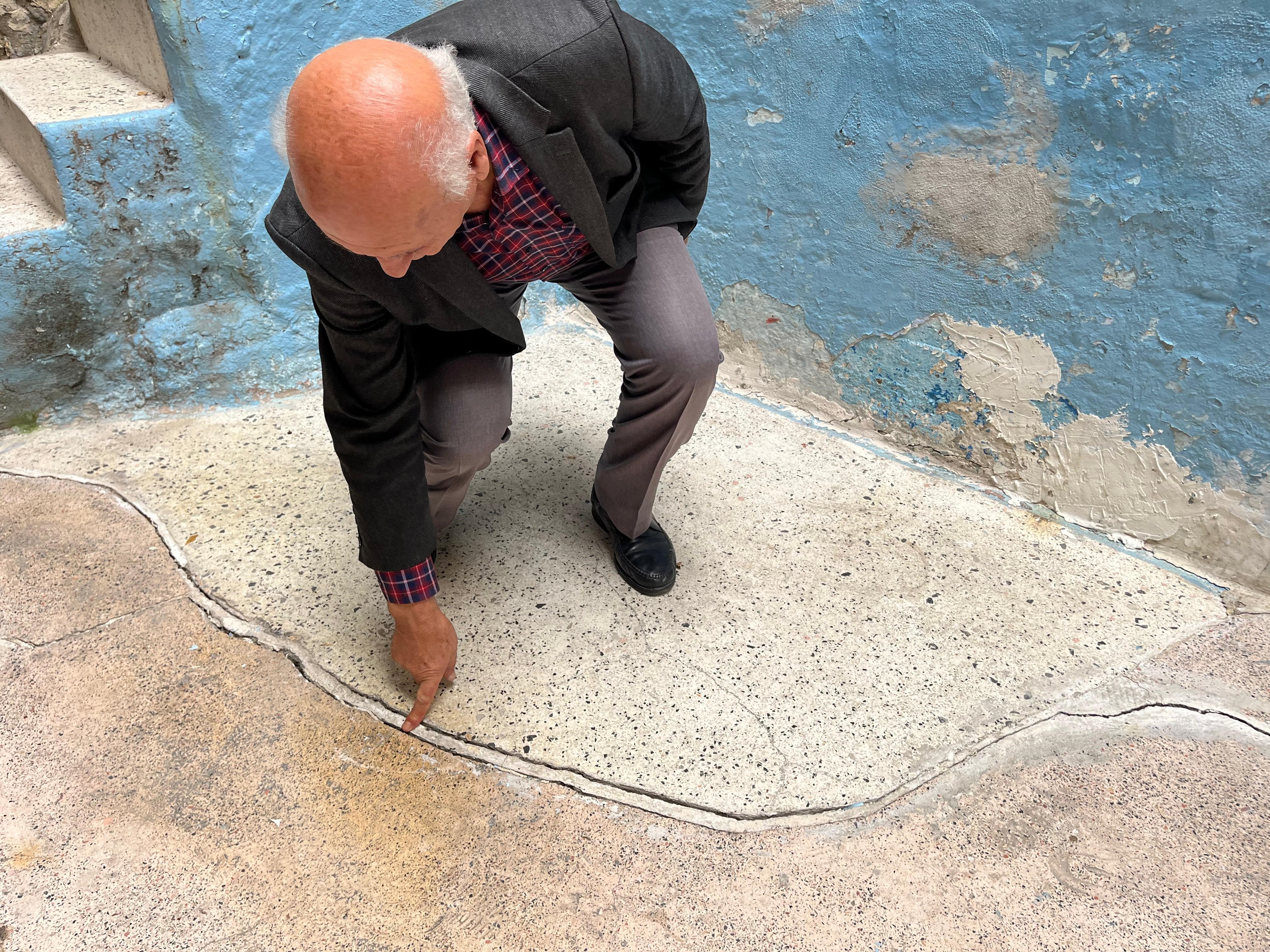 Buca Onat Tüneli’nde Çatlak Paniği Mahalle Geceyi Sokakta Geçirdi (8)