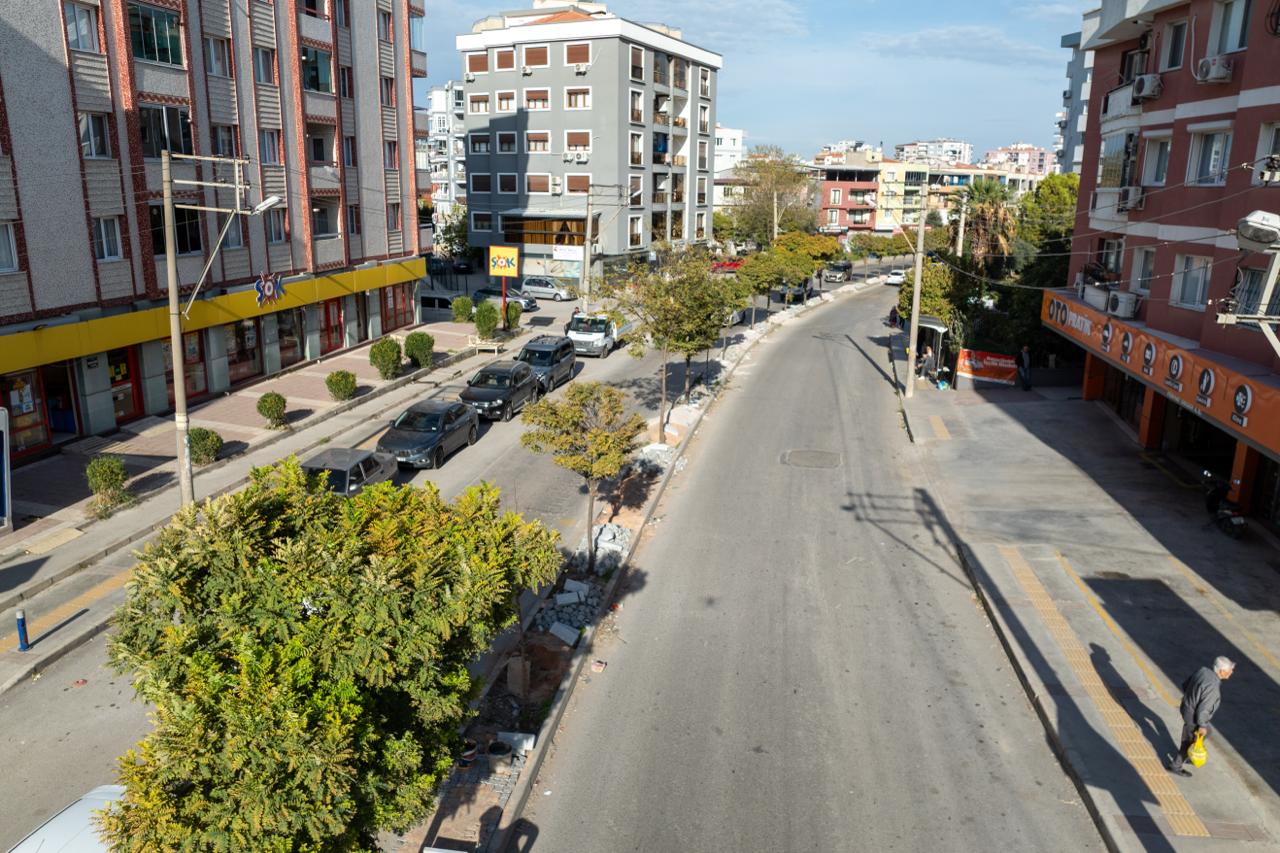 Buca’da Kurakçıl Peyzajla Yeşil Alanlarda Büyük Dönüşüm (2)