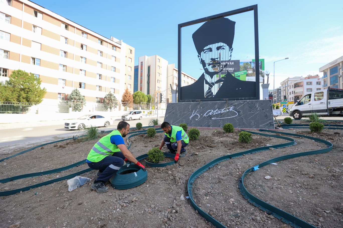 Buca’da Kurakçıl Peyzajla Yeşil Alanlarda Büyük Dönüşüm (6)
