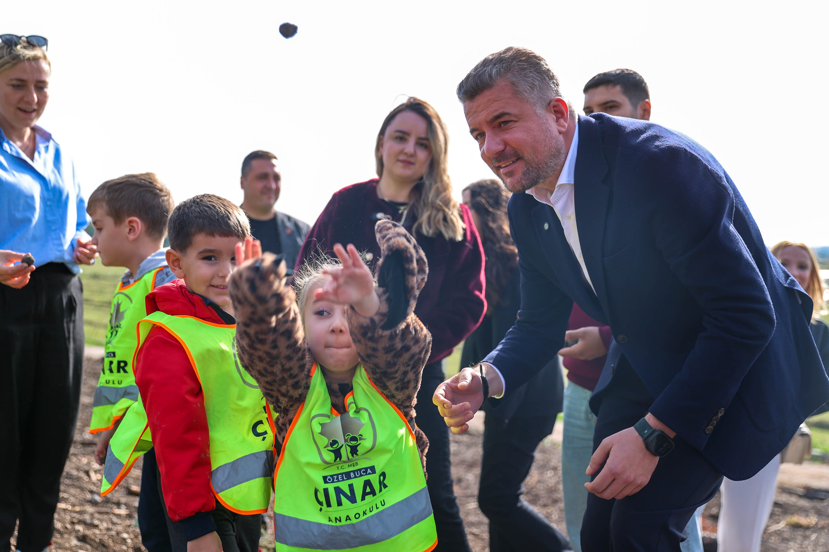 Buca’da Minik Öğrenciler Yanan Ormanlara Umut Ekti (2)