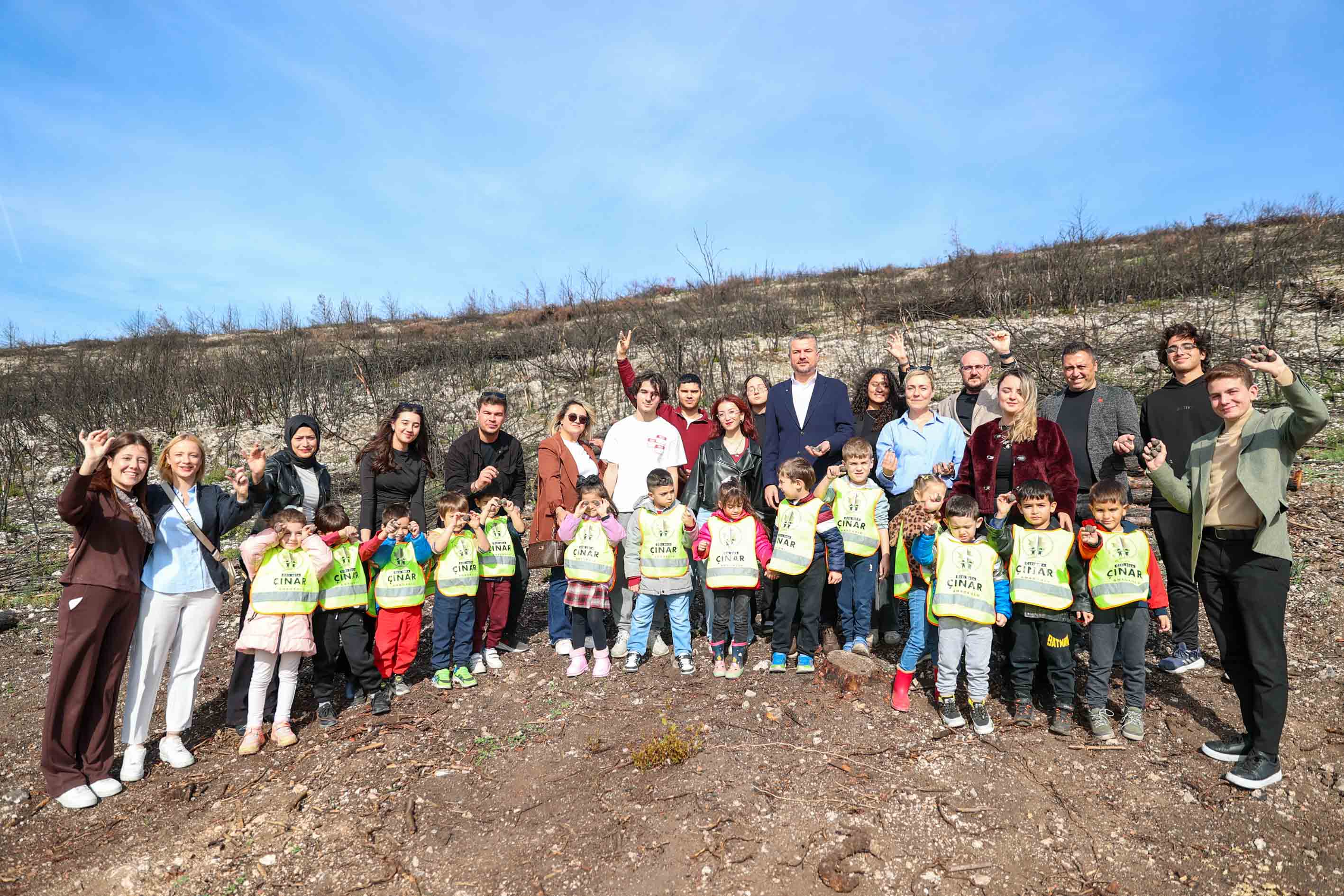 Buca’da Minik Öğrenciler Yanan Ormanlara Umut Ekti (6)