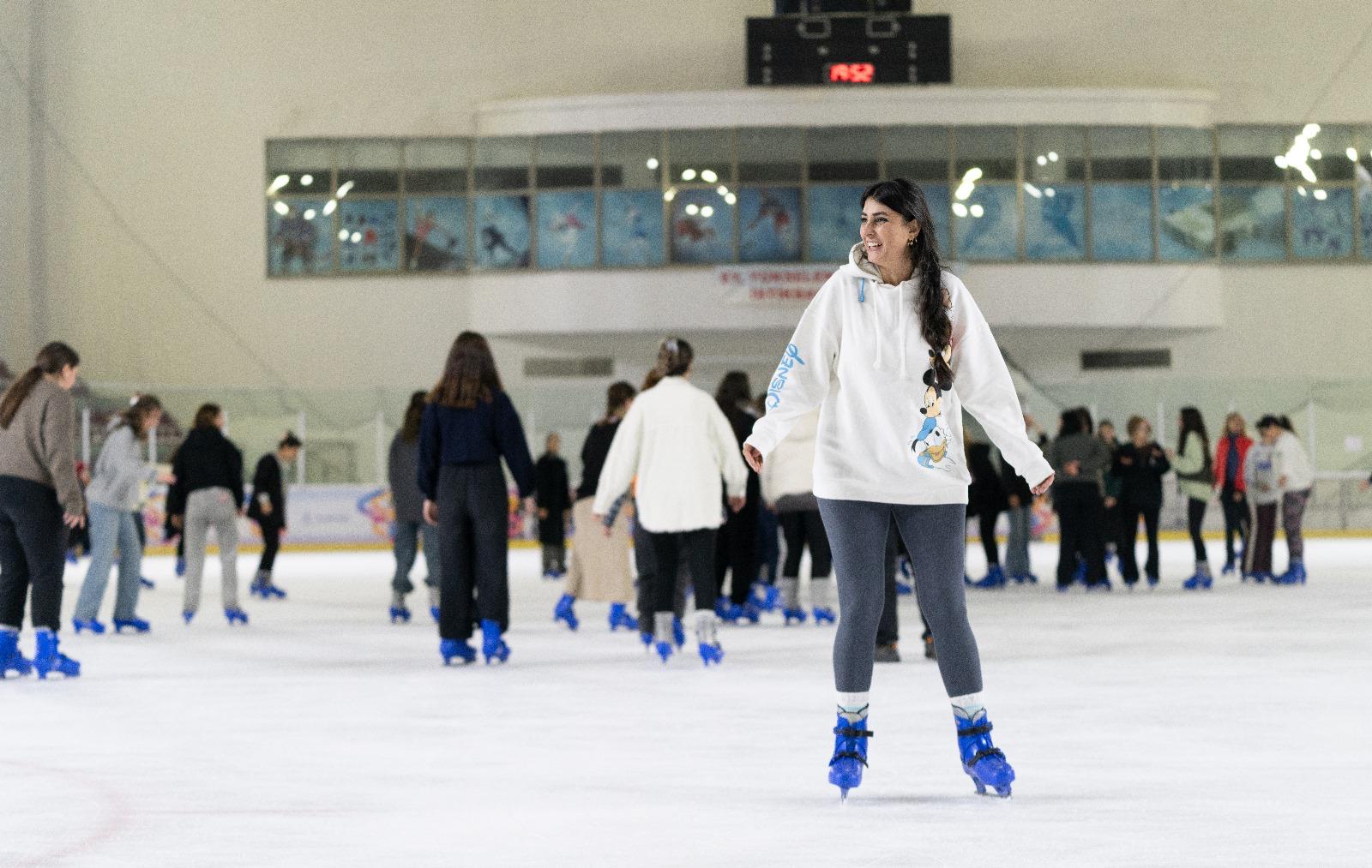 Buz Sporları Salonu Sezonu Açtı Ücretsiz Dersler İzmirlileri Bekliyor (10)
