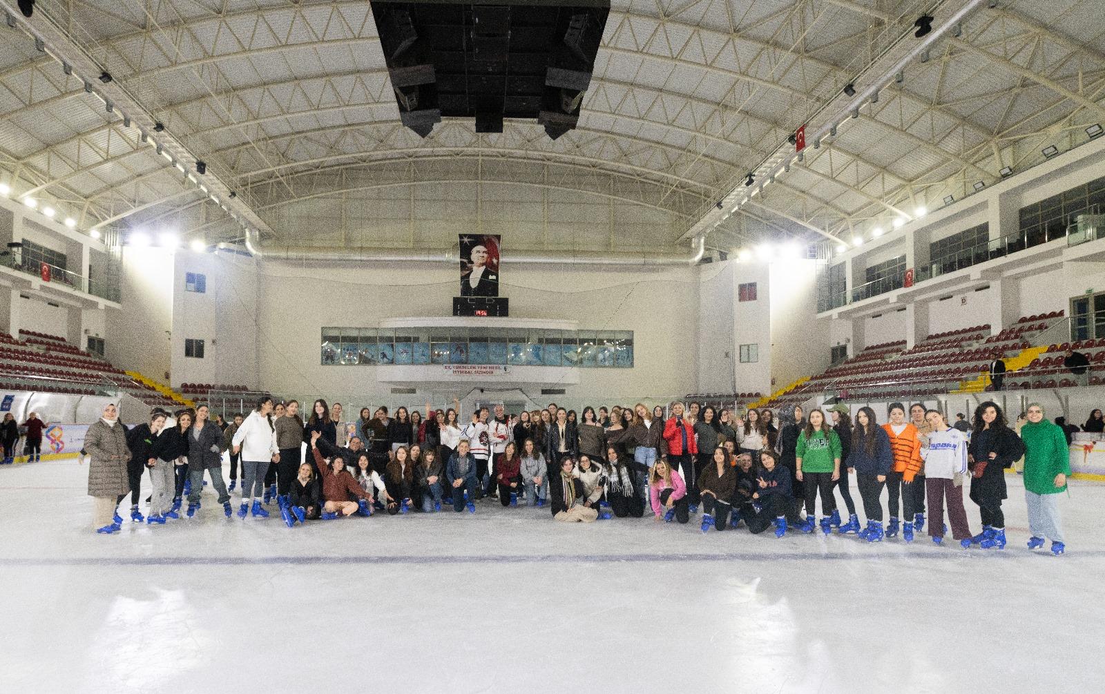 Buz Sporları Salonu Sezonu Açtı Ücretsiz Dersler İzmirlileri Bekliyor (5)