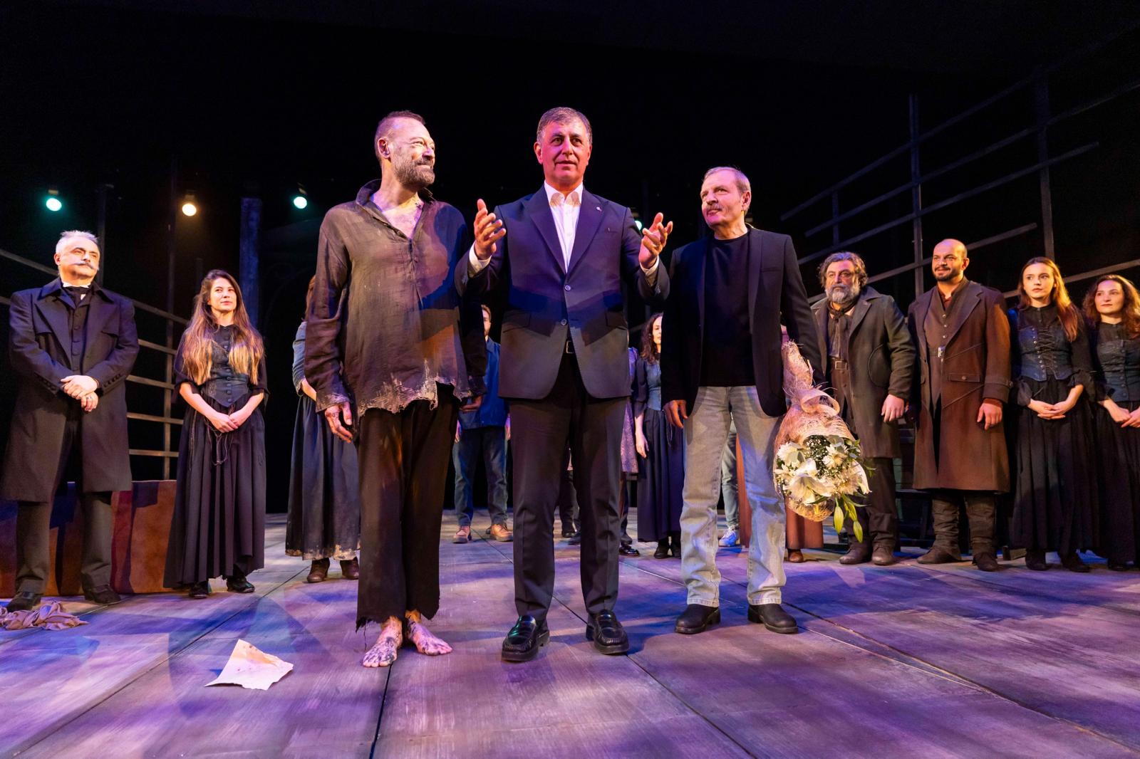 Cadı Kazanı Prömiyeri Göz Kamaştırdı (4)