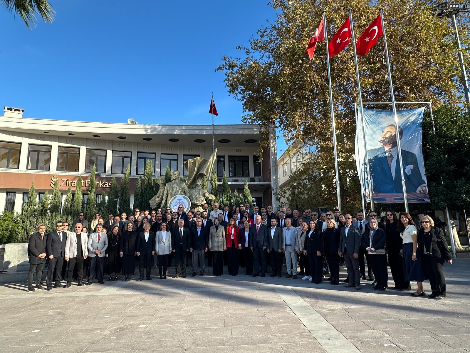 Çeşme'de 24 Kasım Öğretmenler Günü Törenle Kutlandı (2)