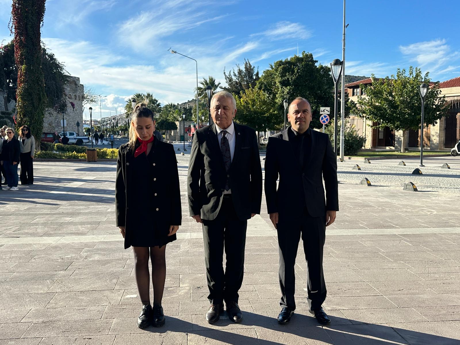 Çeşme'de 24 Kasım Öğretmenler Günü Törenle Kutlandı (3)