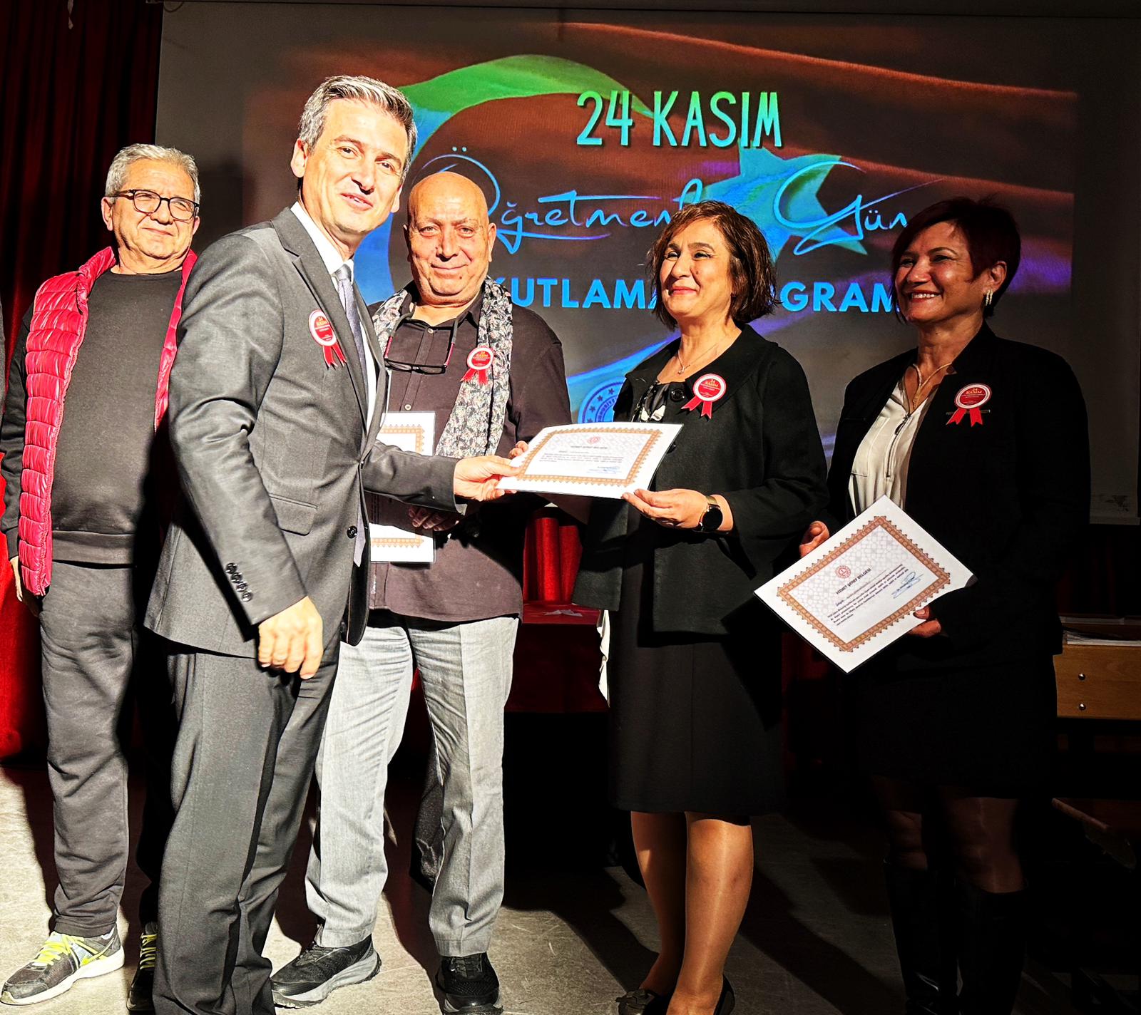 Çeşme'de 24 Kasım Öğretmenler Günü Törenle Kutlandı (4)