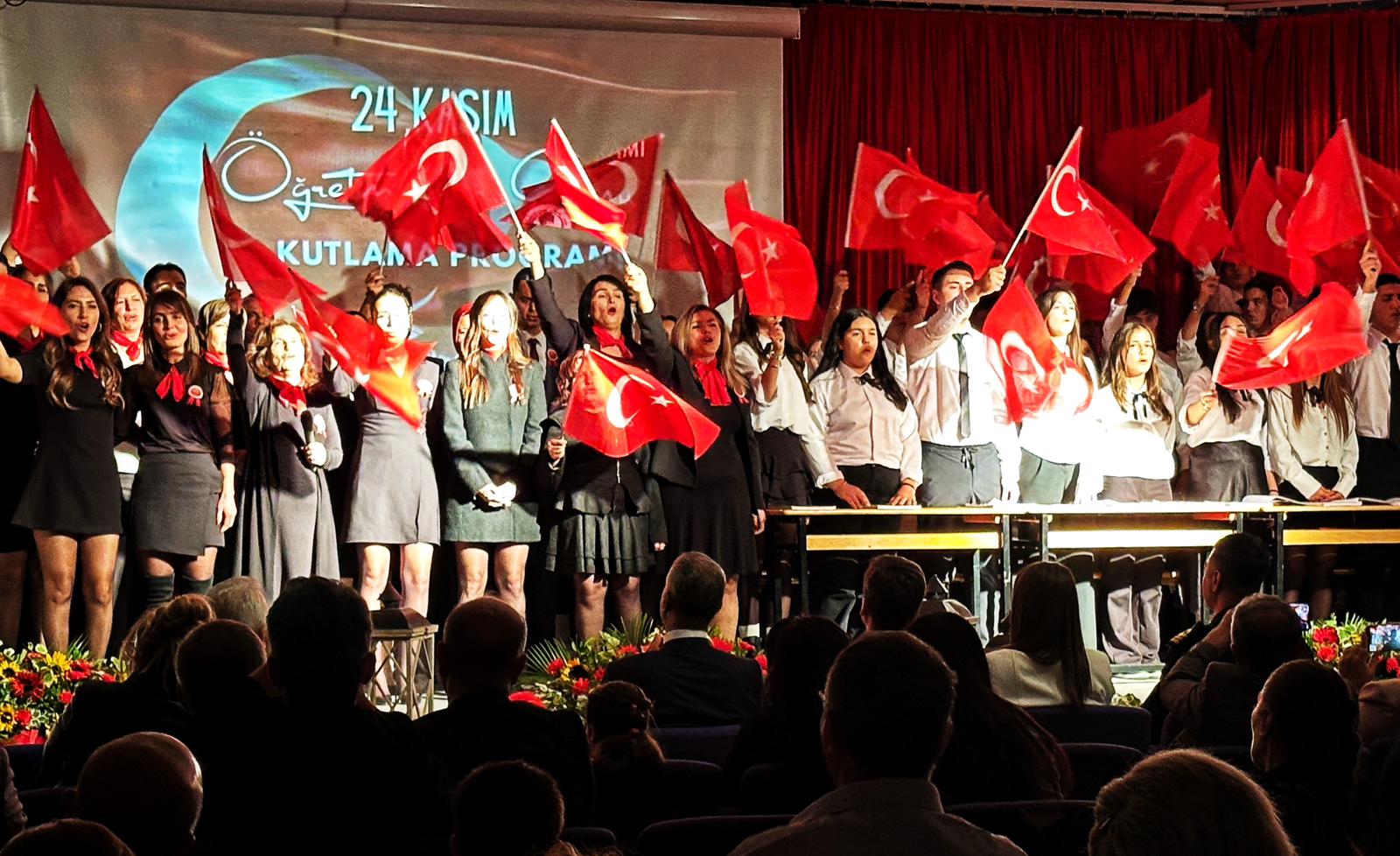 Çeşme'de 24 Kasım Öğretmenler Günü Törenle Kutlandı (6)