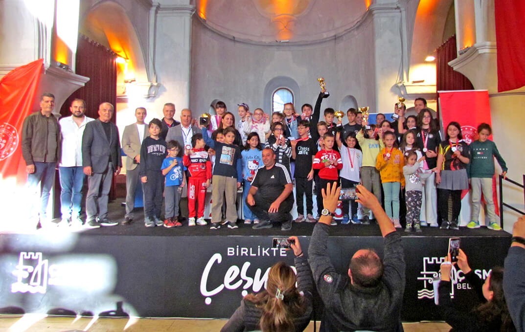 Çeşme’de Atatürk Günü Etkinliklerinde Satranç Turnuvası Düzenlendi (3)