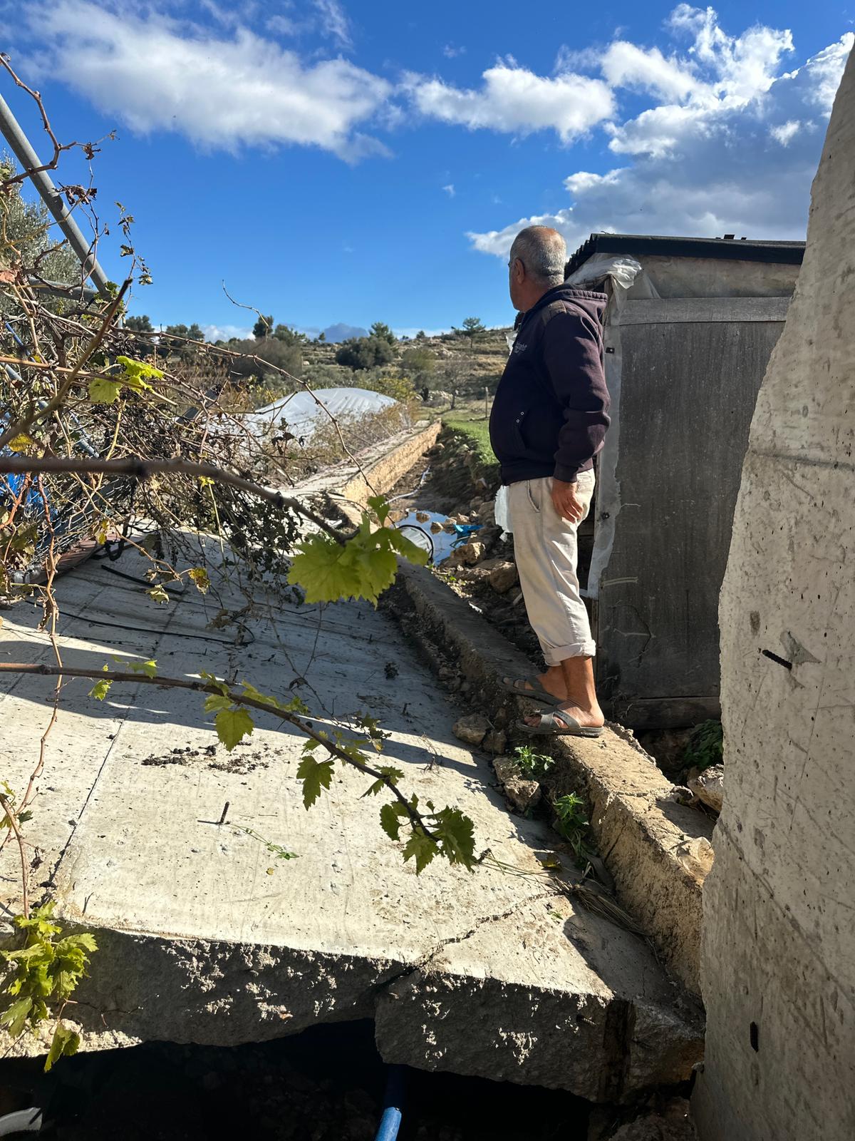 Çeşme’de Bahçe Bitkileri Üreticisinin 10 Yıllık Emeği Bir Gecede Yok Oldu! (3)