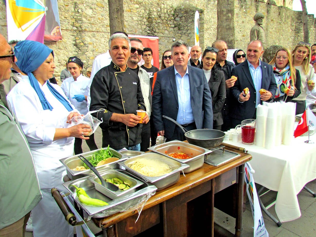 Çeşme’de Gastronomi Rüzgarı Kültür Yolu Festivali’nin Yıldızı Oldu (4)