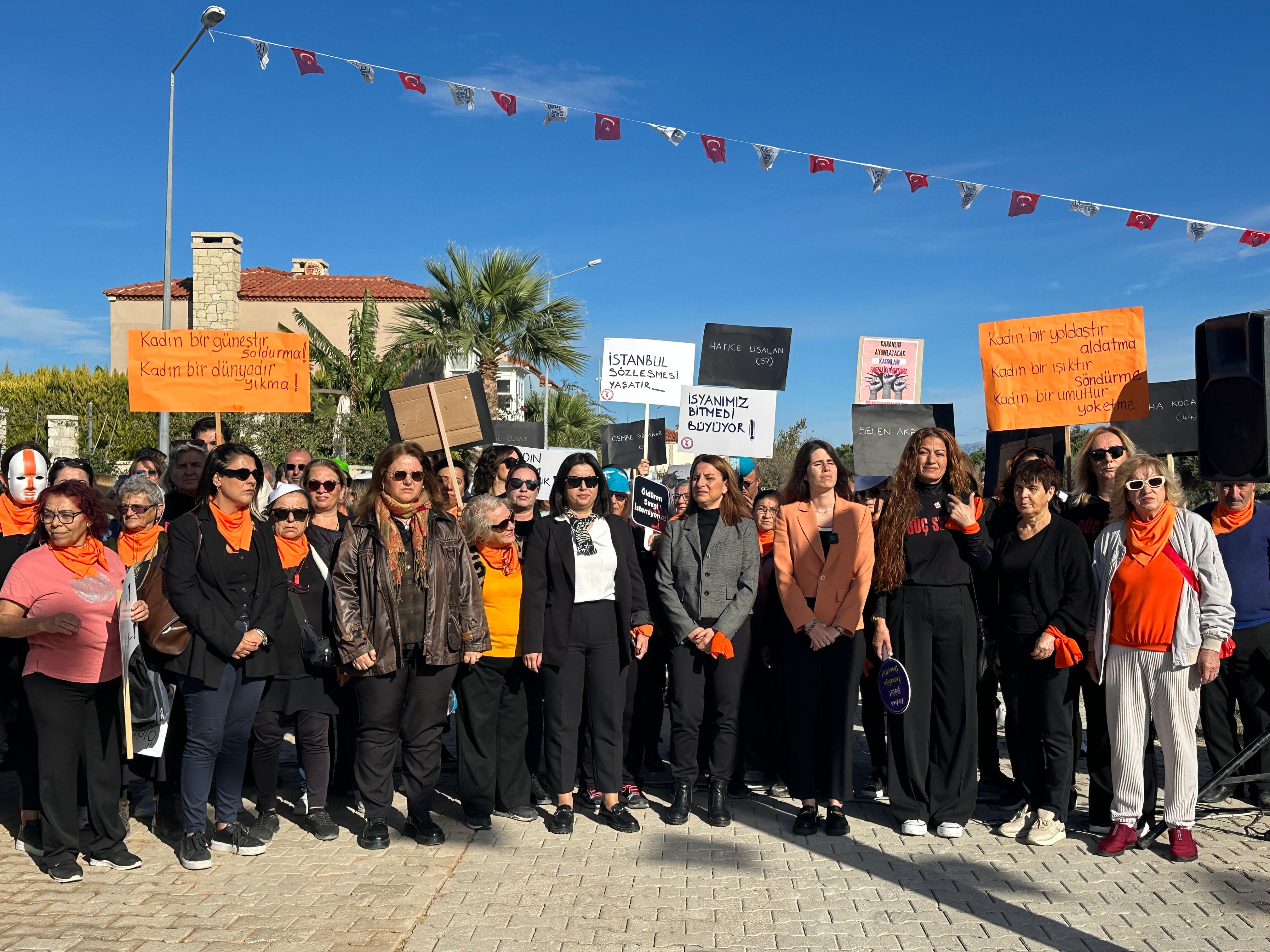 Çeşme’de Kadına Yönelik Şiddete Karşı 'Turuncu Yürüyüş' (4)