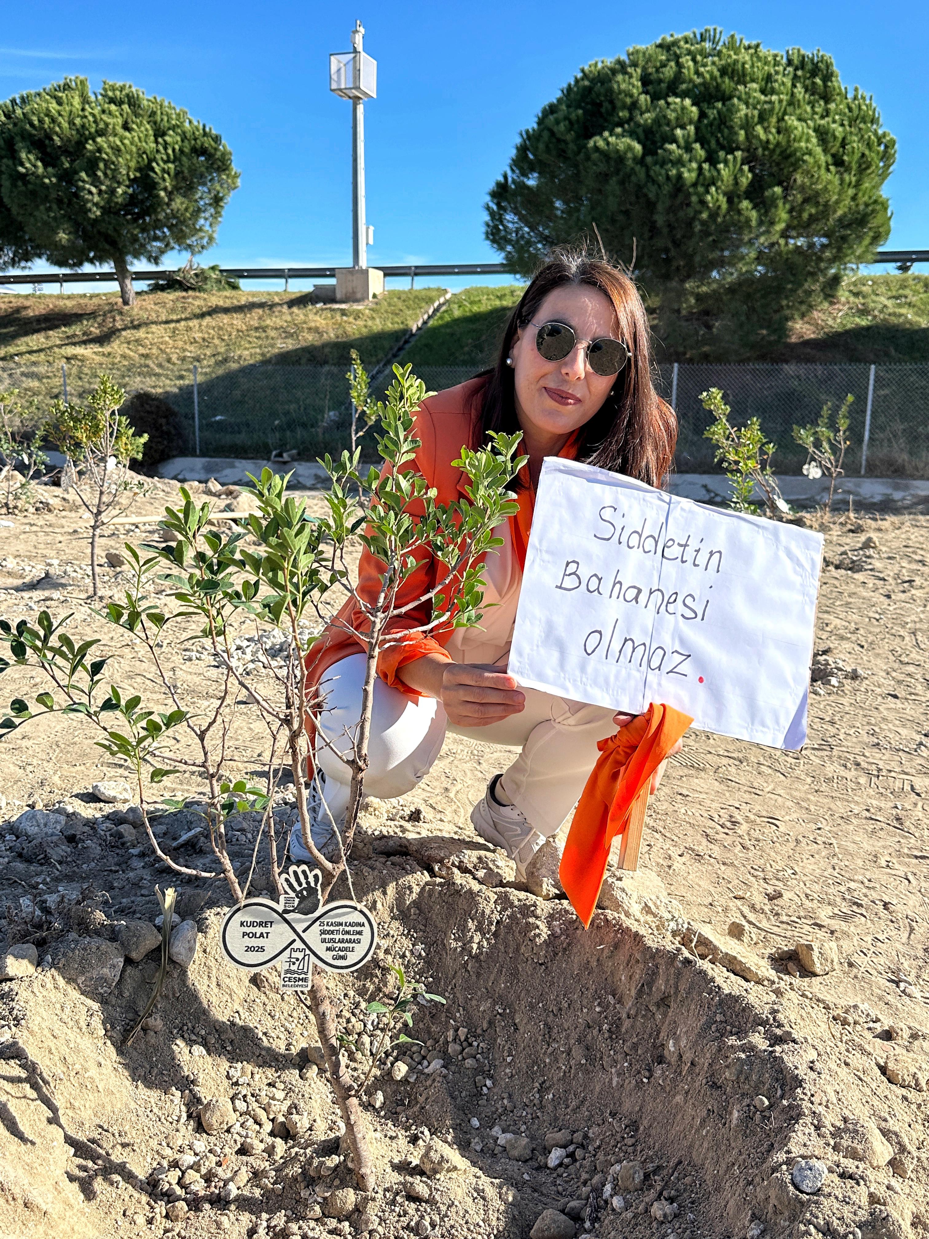 Çeşme’de Kadına Yönelik Şiddete Karşı 'Turuncu Yürüyüş' (9)