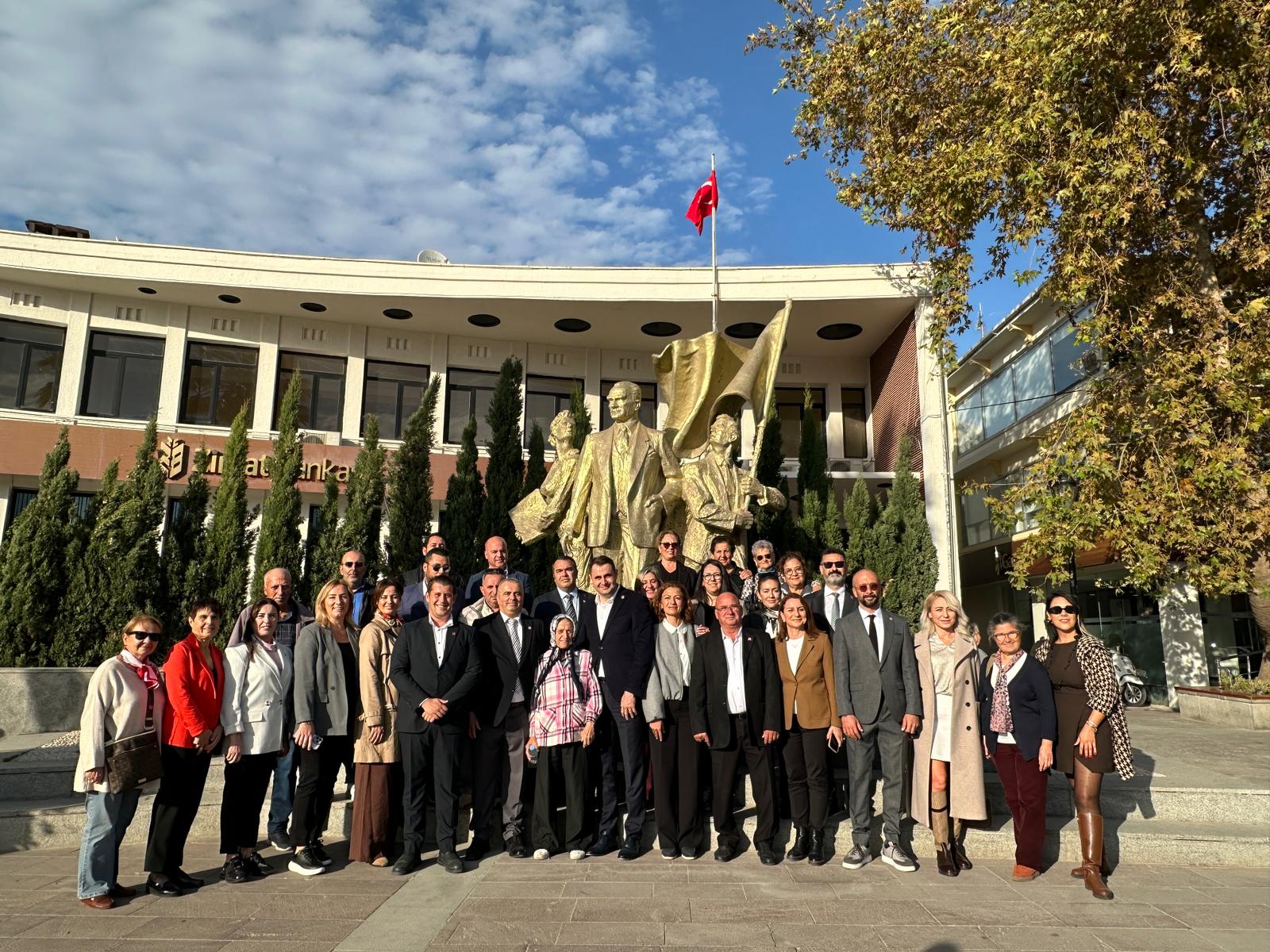 Chp İzmir İl Başkanı Çağatay Güç, Çeşme’de Partililerle Bir Araya Geldi (1)