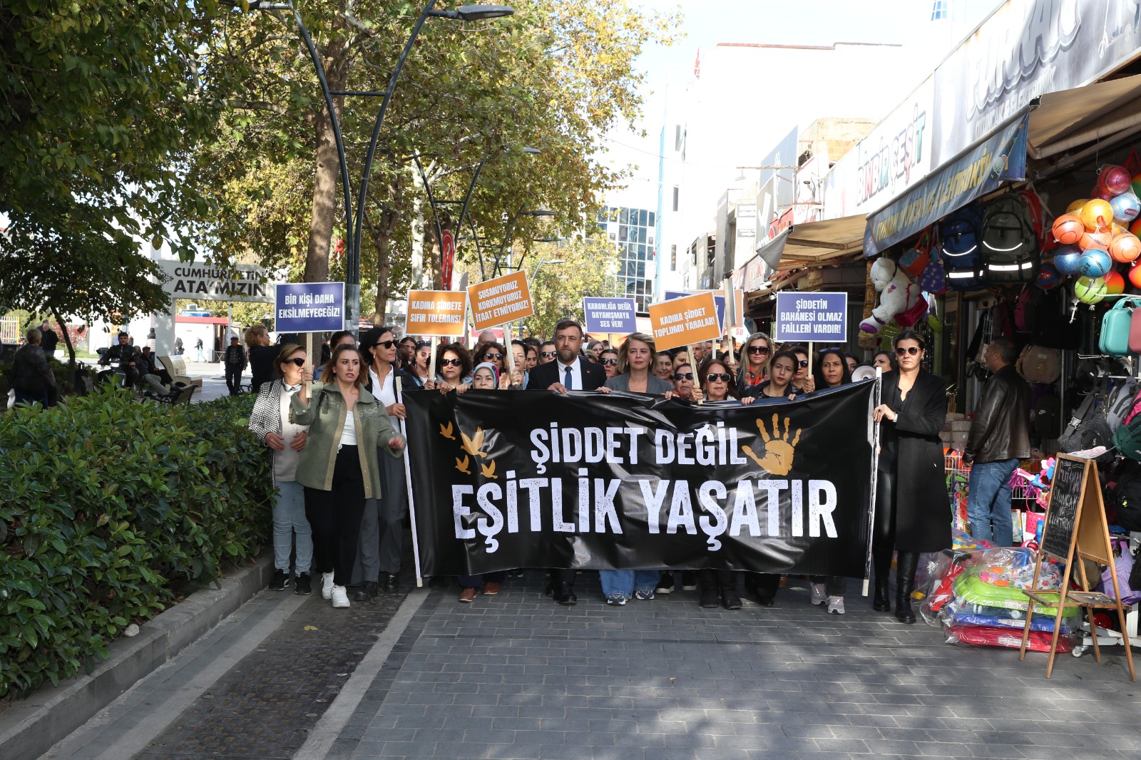 Çiğli’de Kadınlar Tek Ses ‘Şiddete Hayır’ (2)