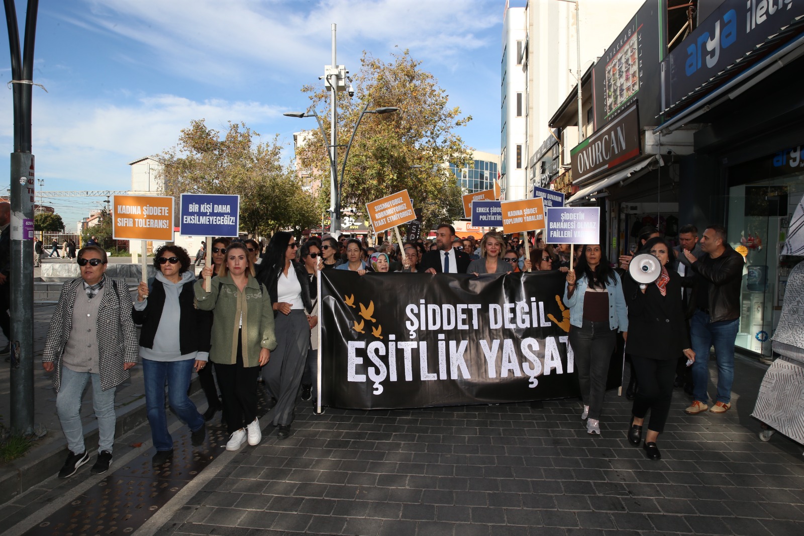 Çiğli’de Kadınlar Tek Ses ‘Şiddete Hayır’ (5)